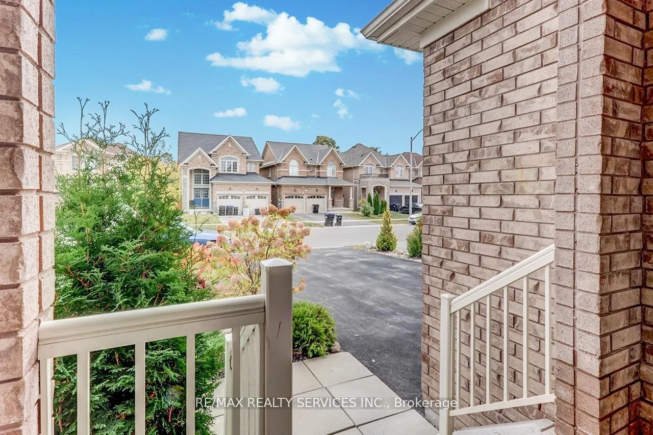 Photo 4 of 2179 Dawson Crescent, Innisfil, Alcona — HOMEH