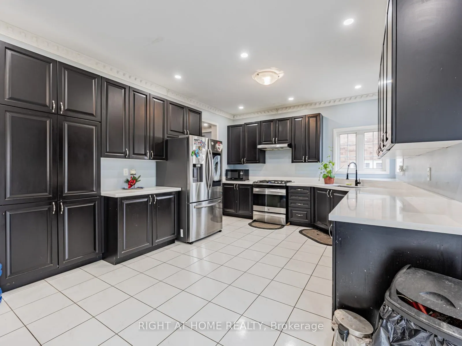 Photo 7 of 1904 Arborwood Drive, Oshawa, Taunton — HOMEH