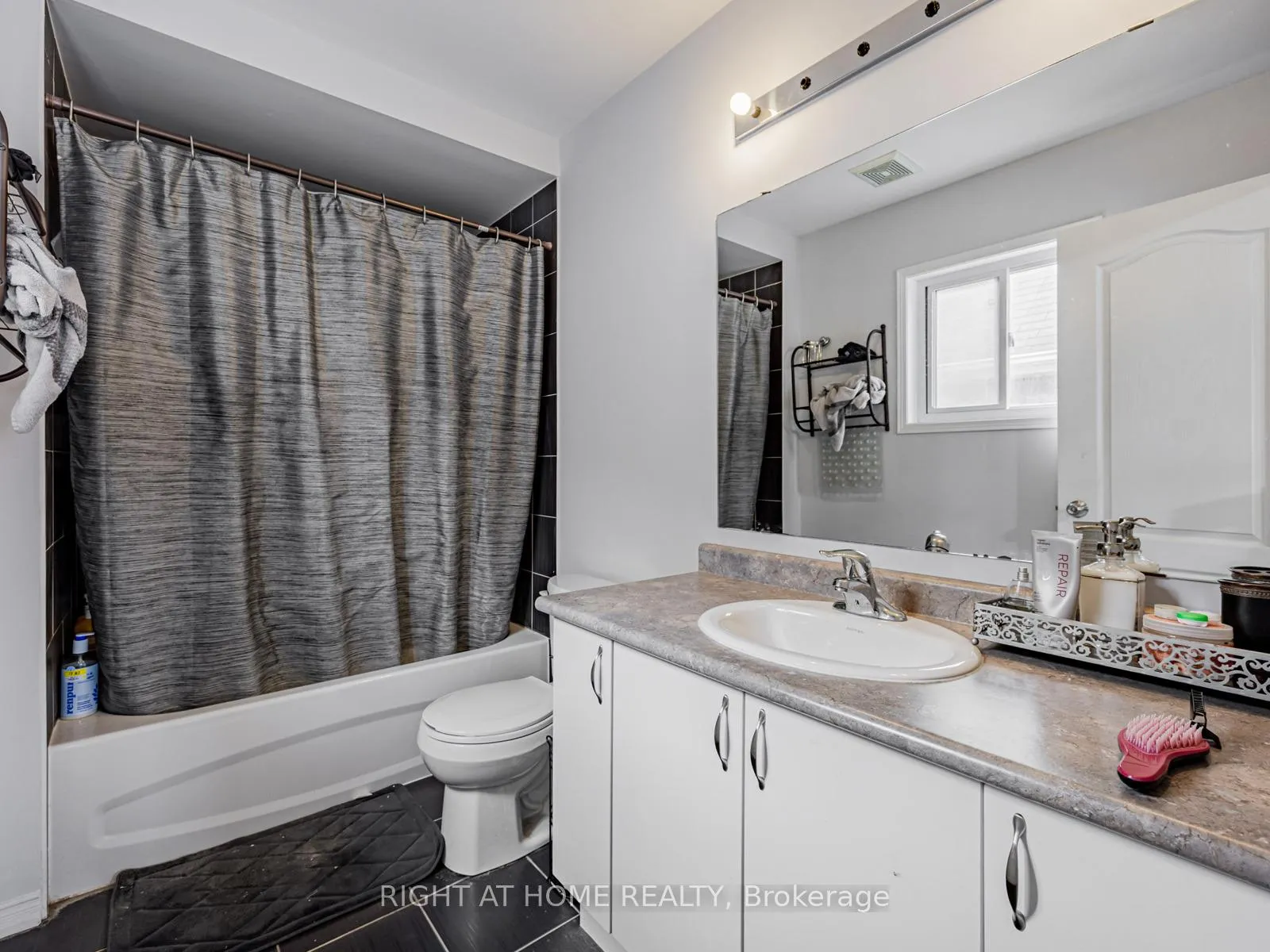 Photo 23 of 1904 Arborwood Drive, Oshawa, Taunton — HOMEH