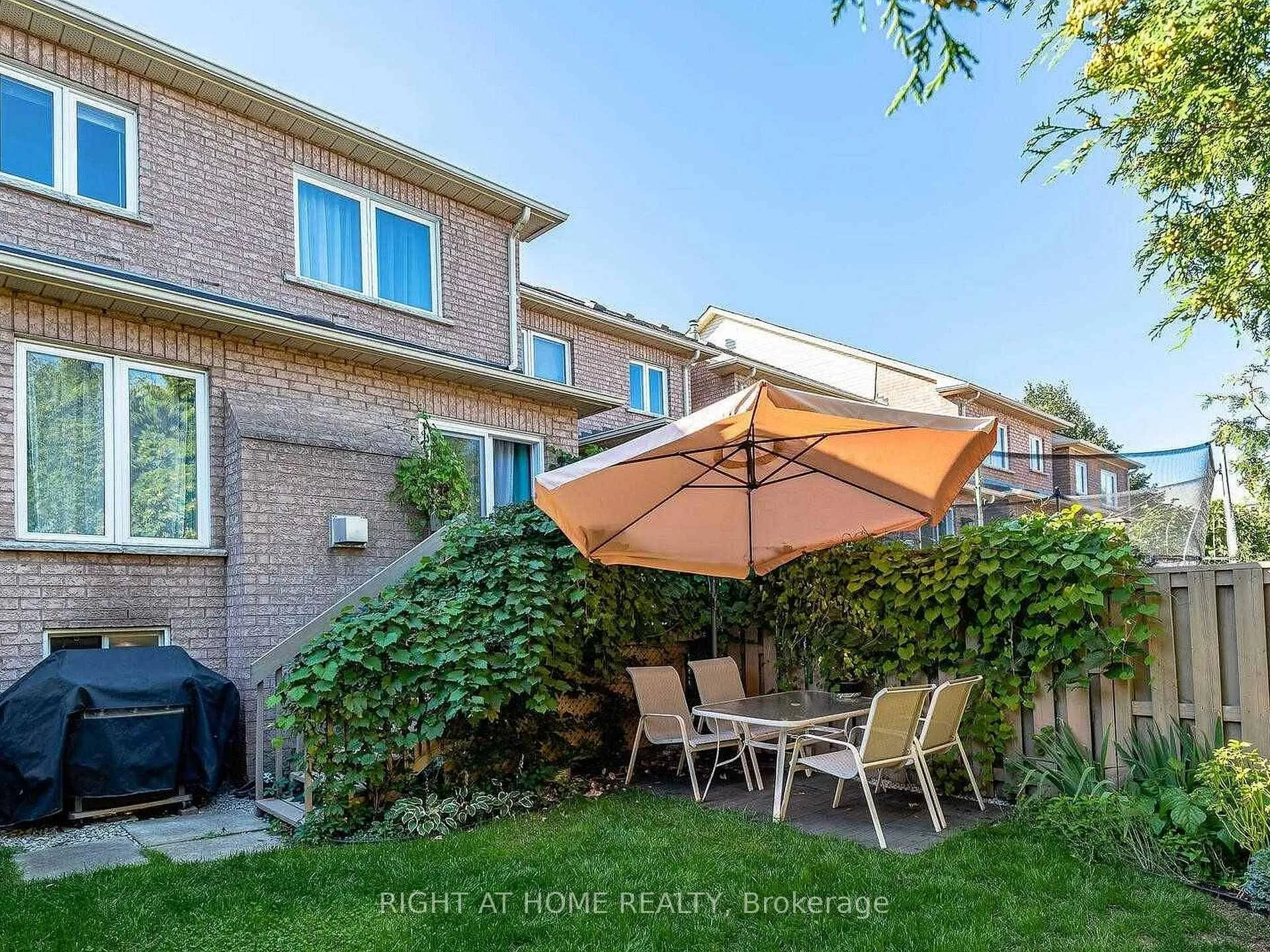Photo 3 of 179 Vanguard Road, Vaughan, Patterson — HOMEH