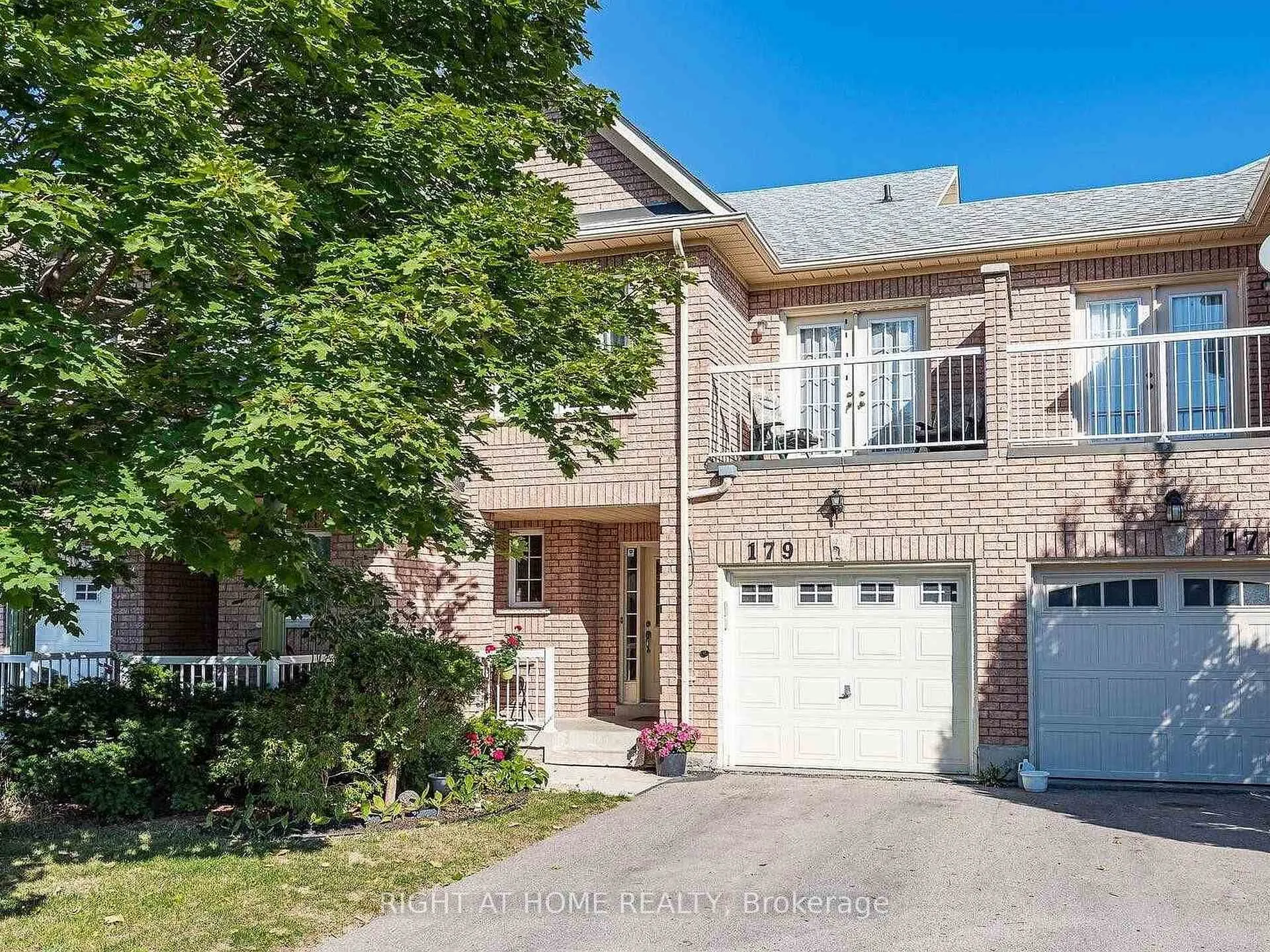 Photo 6 of 179 Vanguard Road, Vaughan, Patterson — HOMEH