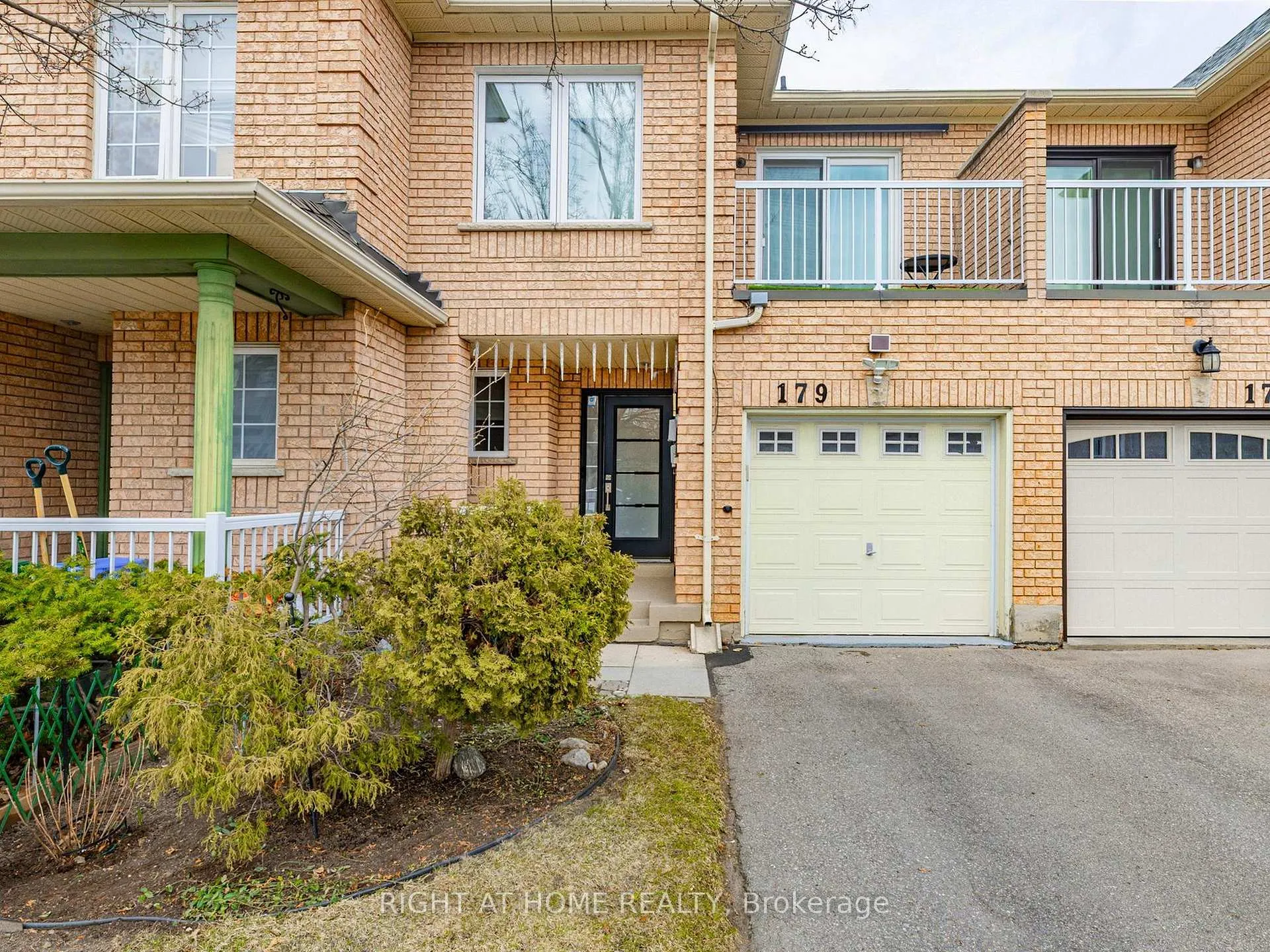 Photo 7 of 179 Vanguard Road, Vaughan, Patterson — HOMEH
