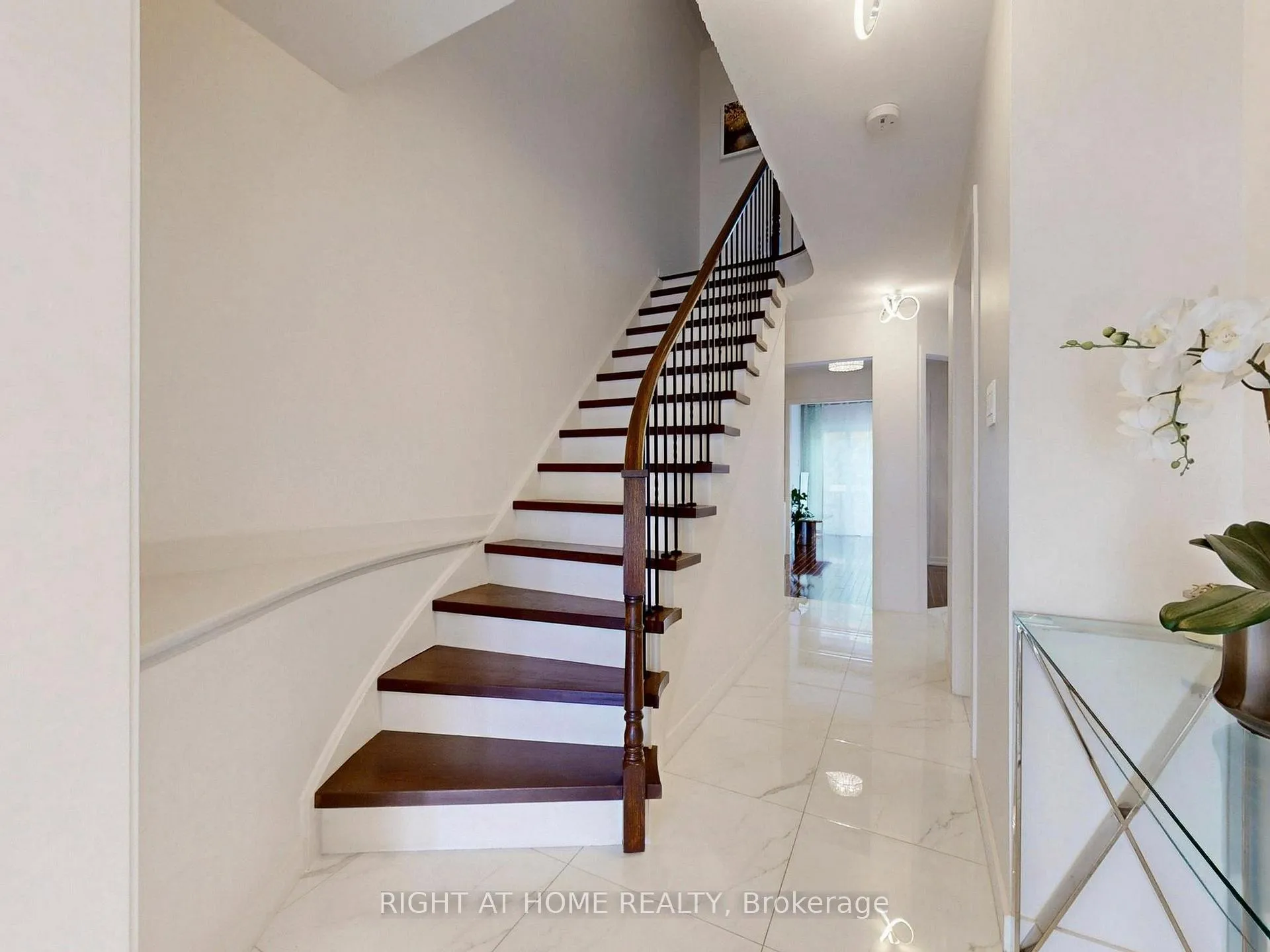 Photo 10 of 179 Vanguard Road, Vaughan, Patterson — HOMEH