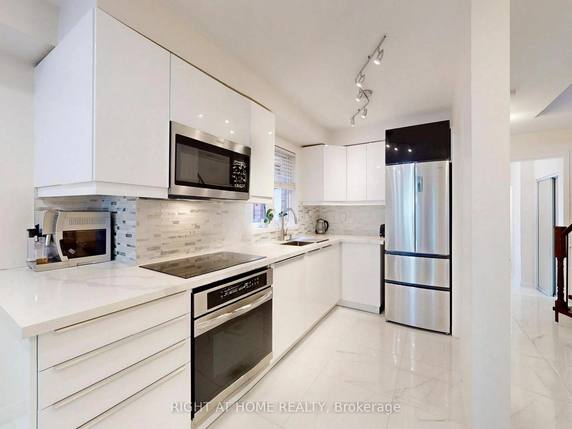 Photo 11 of 179 Vanguard Road, Vaughan, Patterson — HOMEH