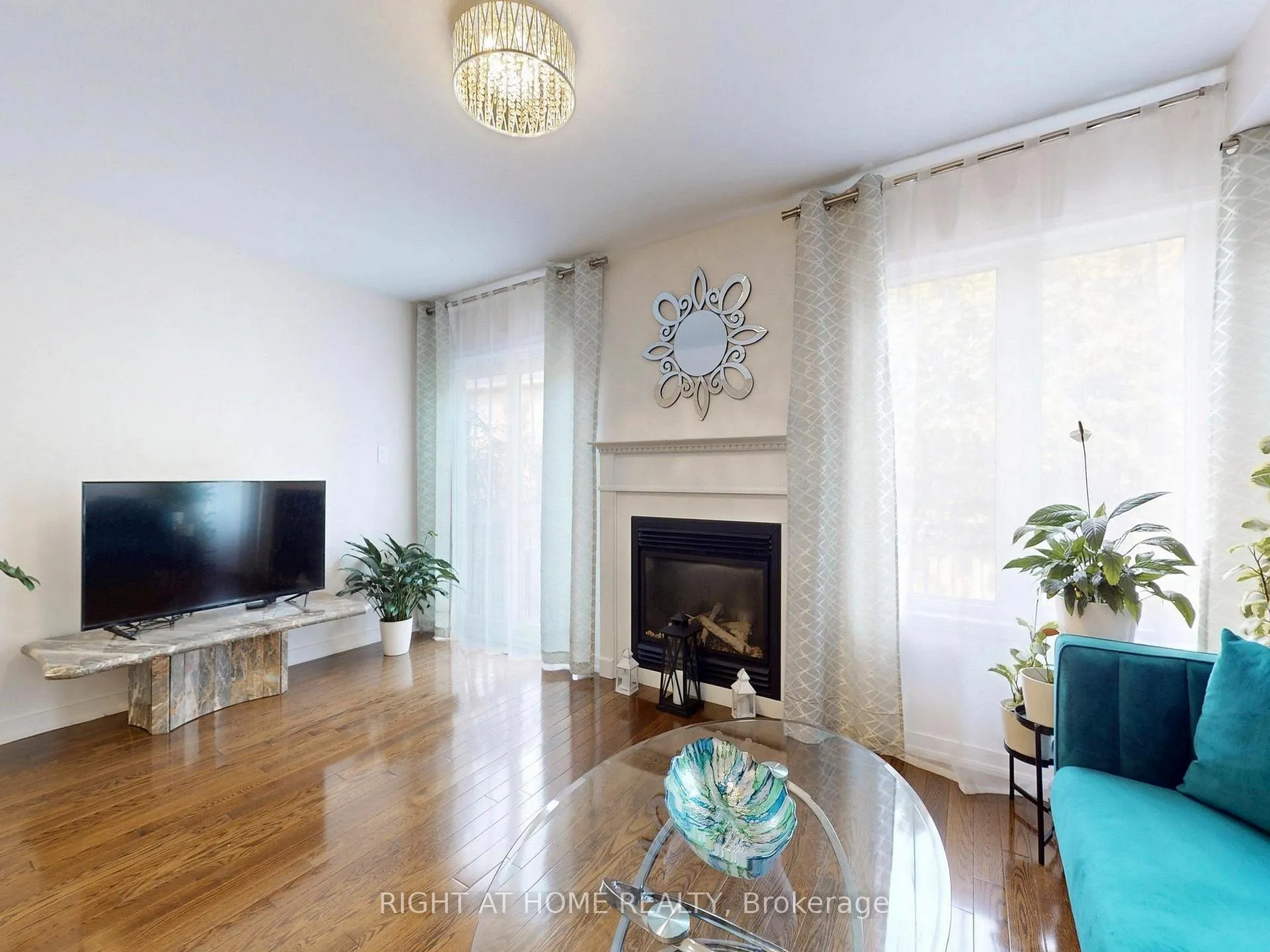 Photo 12 of 179 Vanguard Road, Vaughan, Patterson — HOMEH