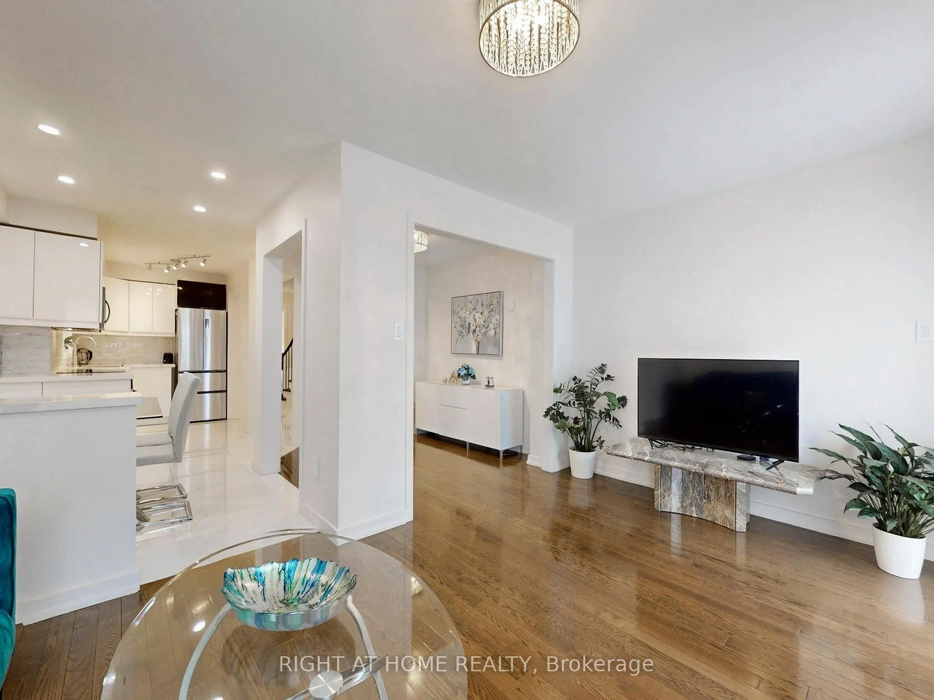 Photo 14 of 179 Vanguard Road, Vaughan, Patterson — HOMEH