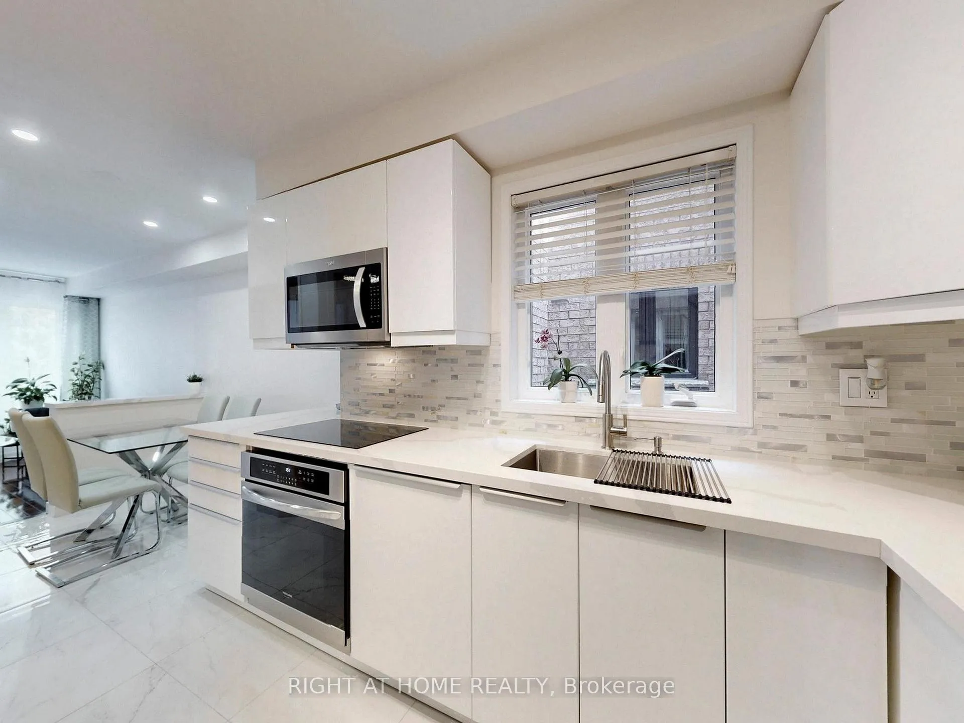 Photo 16 of 179 Vanguard Road, Vaughan, Patterson — HOMEH