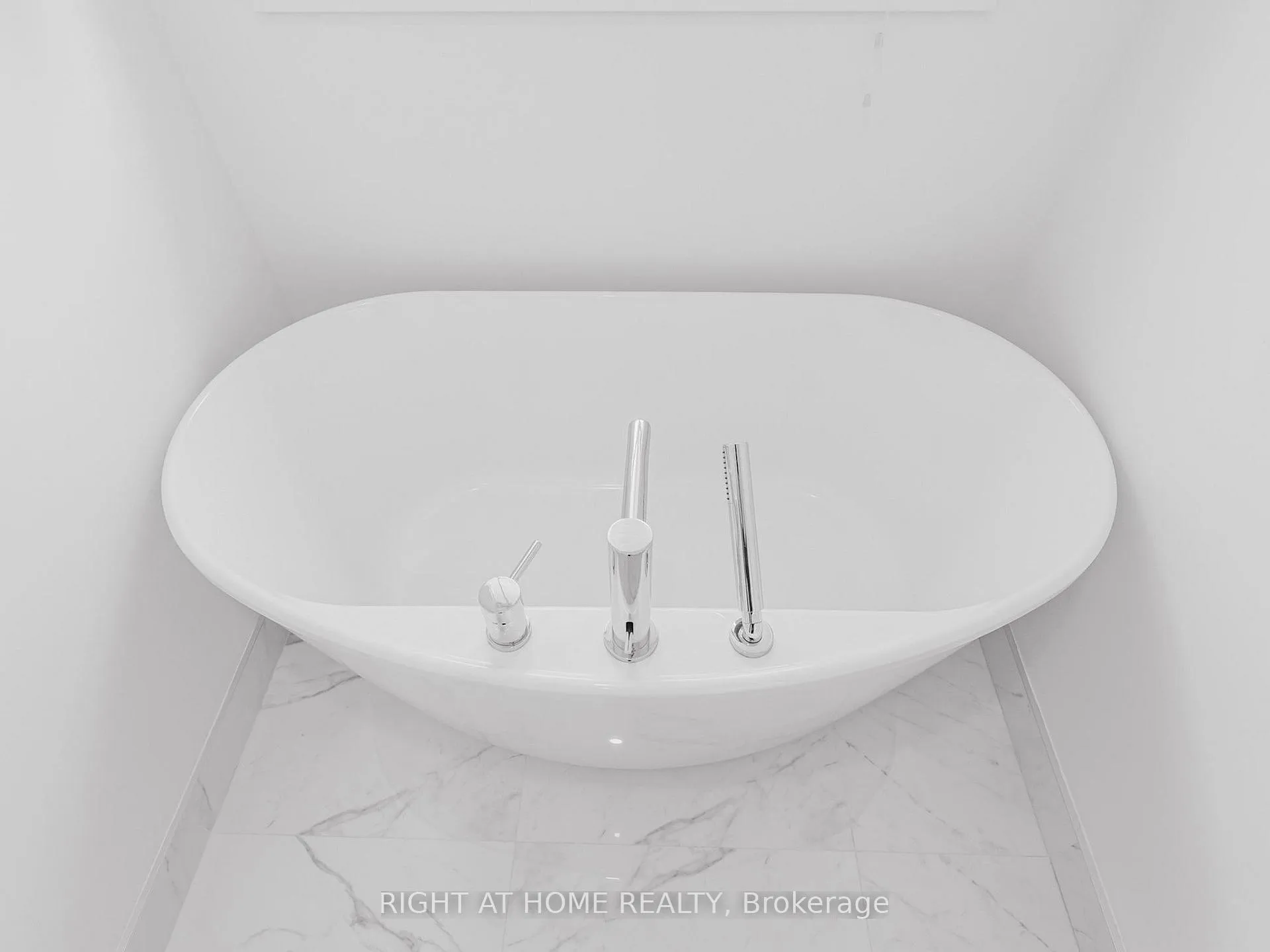 Photo 29 of 179 Vanguard Road, Vaughan, Patterson — HOMEH
