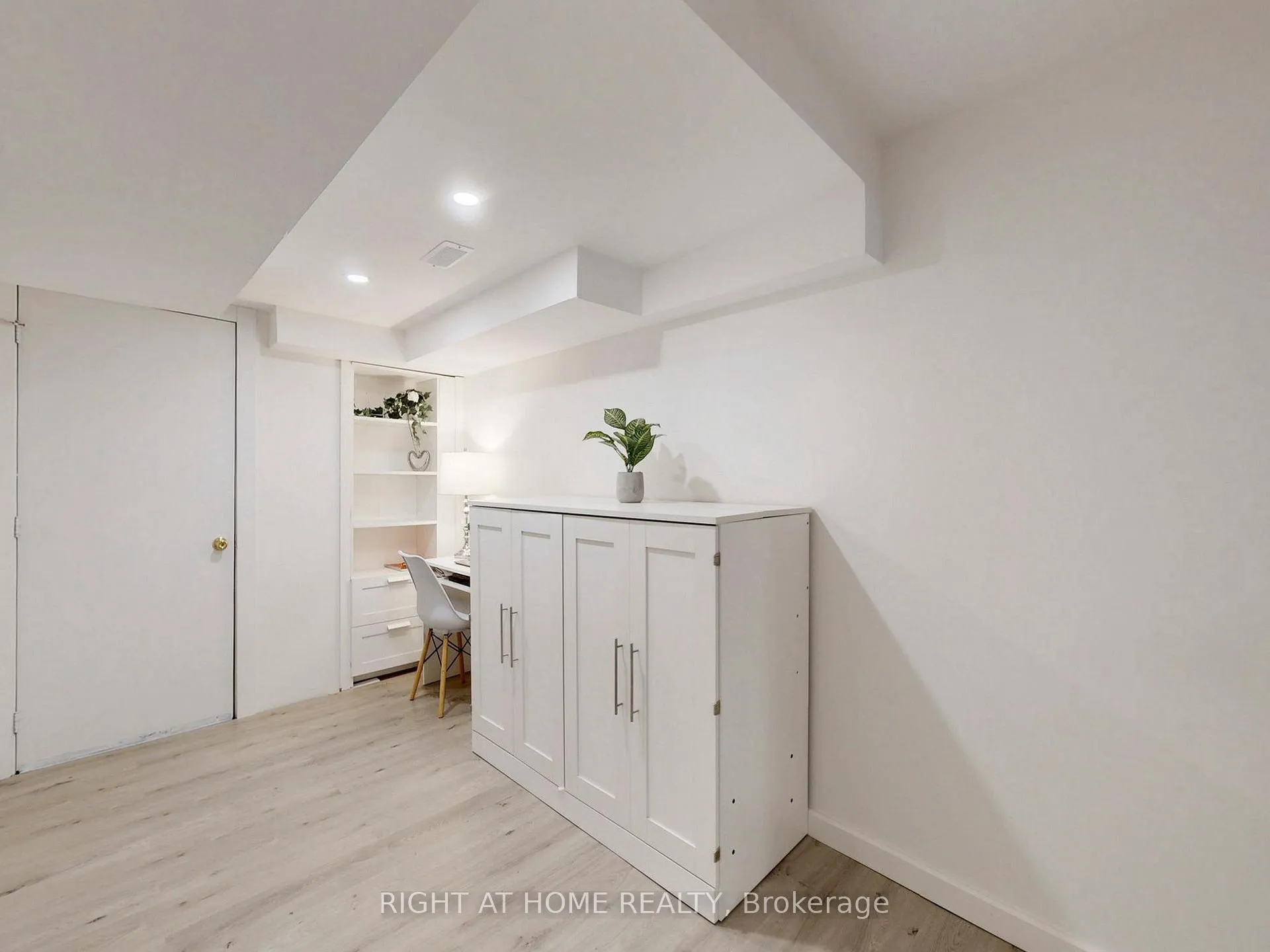 Photo 36 of 179 Vanguard Road, Vaughan, Patterson — HOMEH