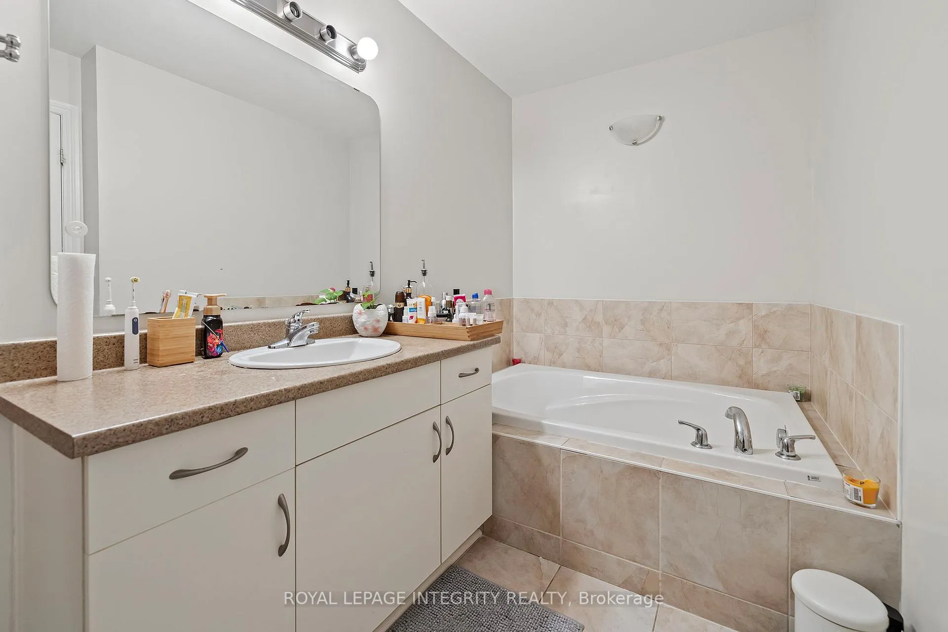 Photo 11 of Unit 16, 270 Kinghaven Crescent, Ottawa, Kanata - Bridlewood — HOMEH