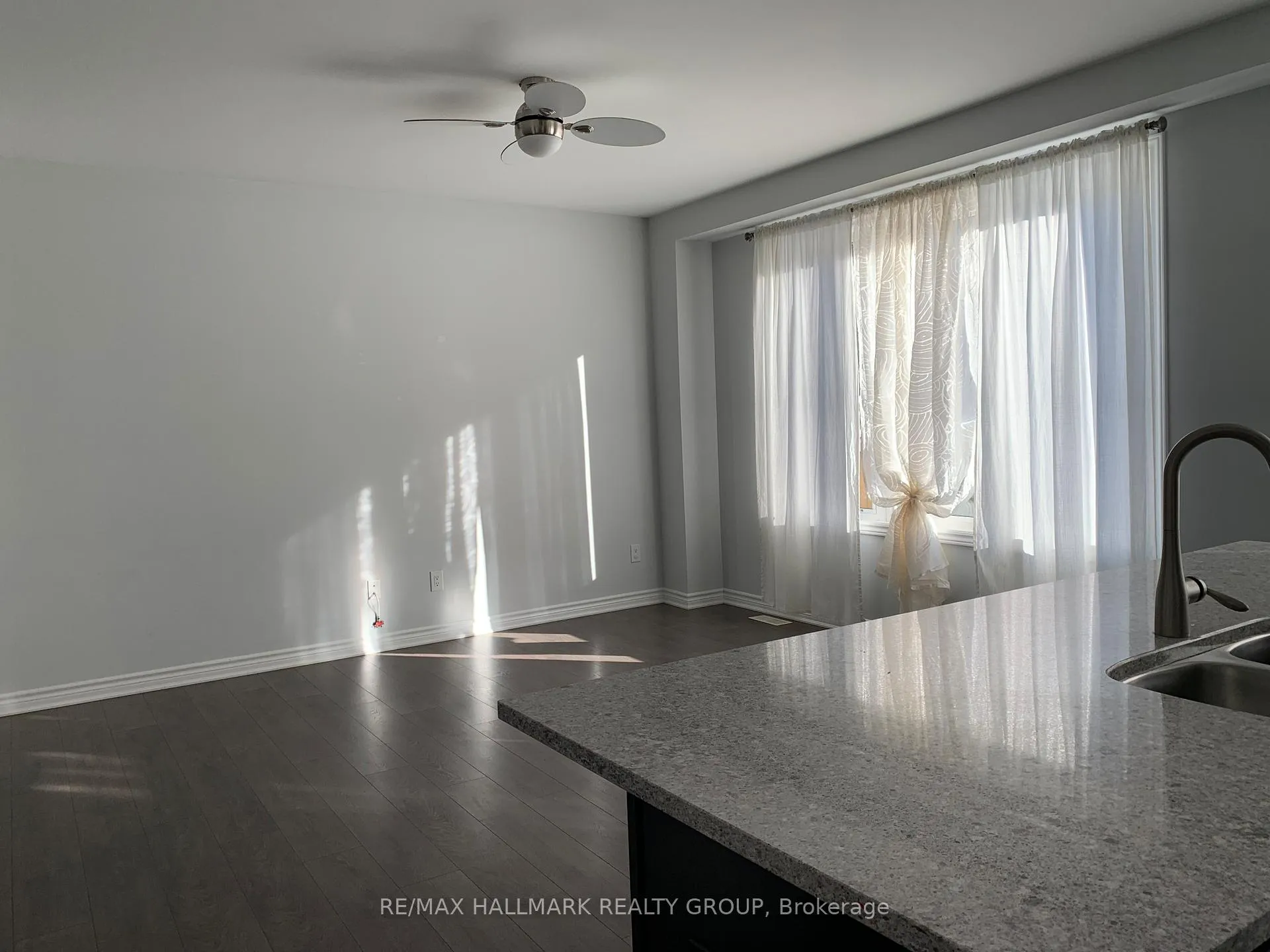 Photo 4 of 123 Damselfly Way, Ottawa, Barrhaven - Half Moon Bay — HOMEH