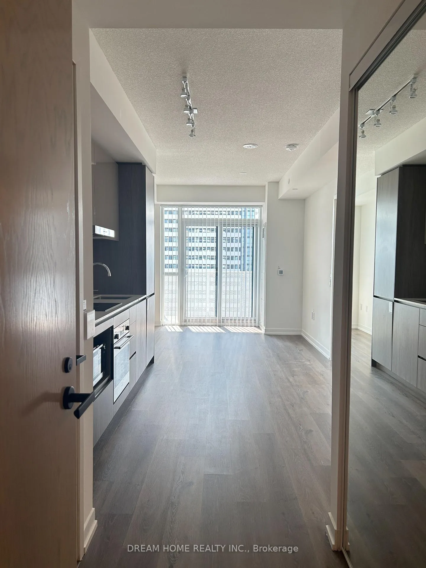 Photo 3 of Unit 2902, 28 Interchange Street, Vaughan, Vaughan Corporate Centre — HOMEH