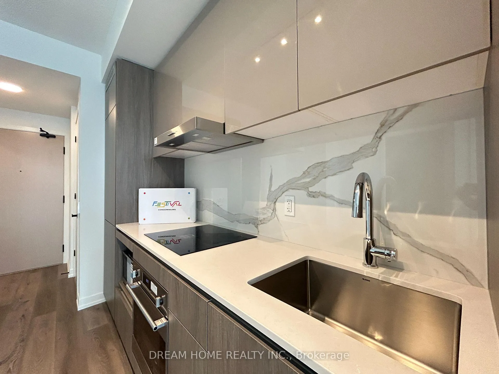 Photo 5 of Unit 2902, 28 Interchange Street, Vaughan, Vaughan Corporate Centre — HOMEH