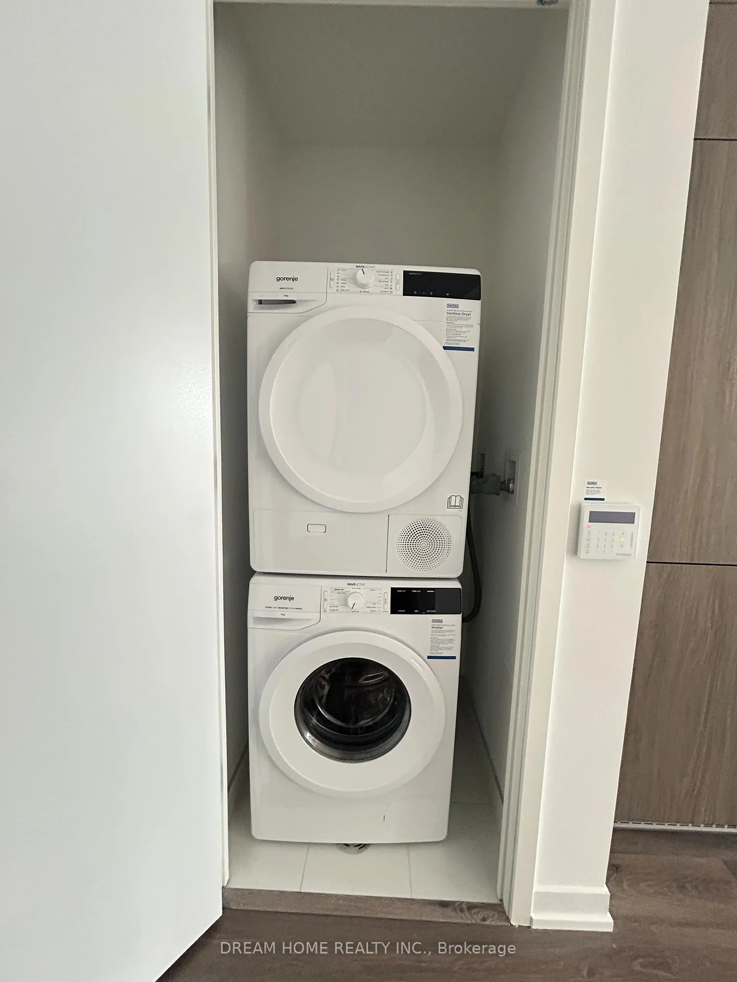 Photo 8 of Unit 2902, 28 Interchange Street, Vaughan, Vaughan Corporate Centre — HOMEH