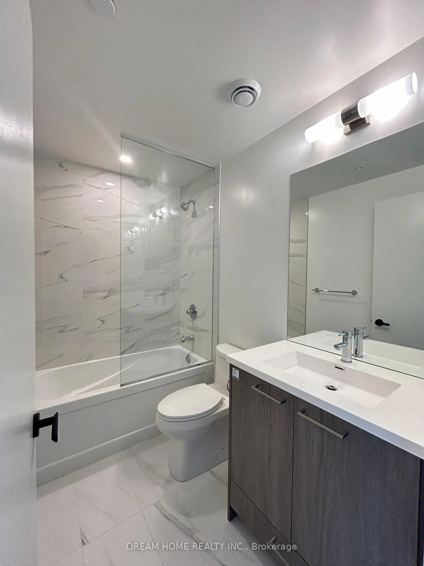 Photo 9 of Unit 2902, 28 Interchange Street, Vaughan, Vaughan Corporate Centre — HOMEH