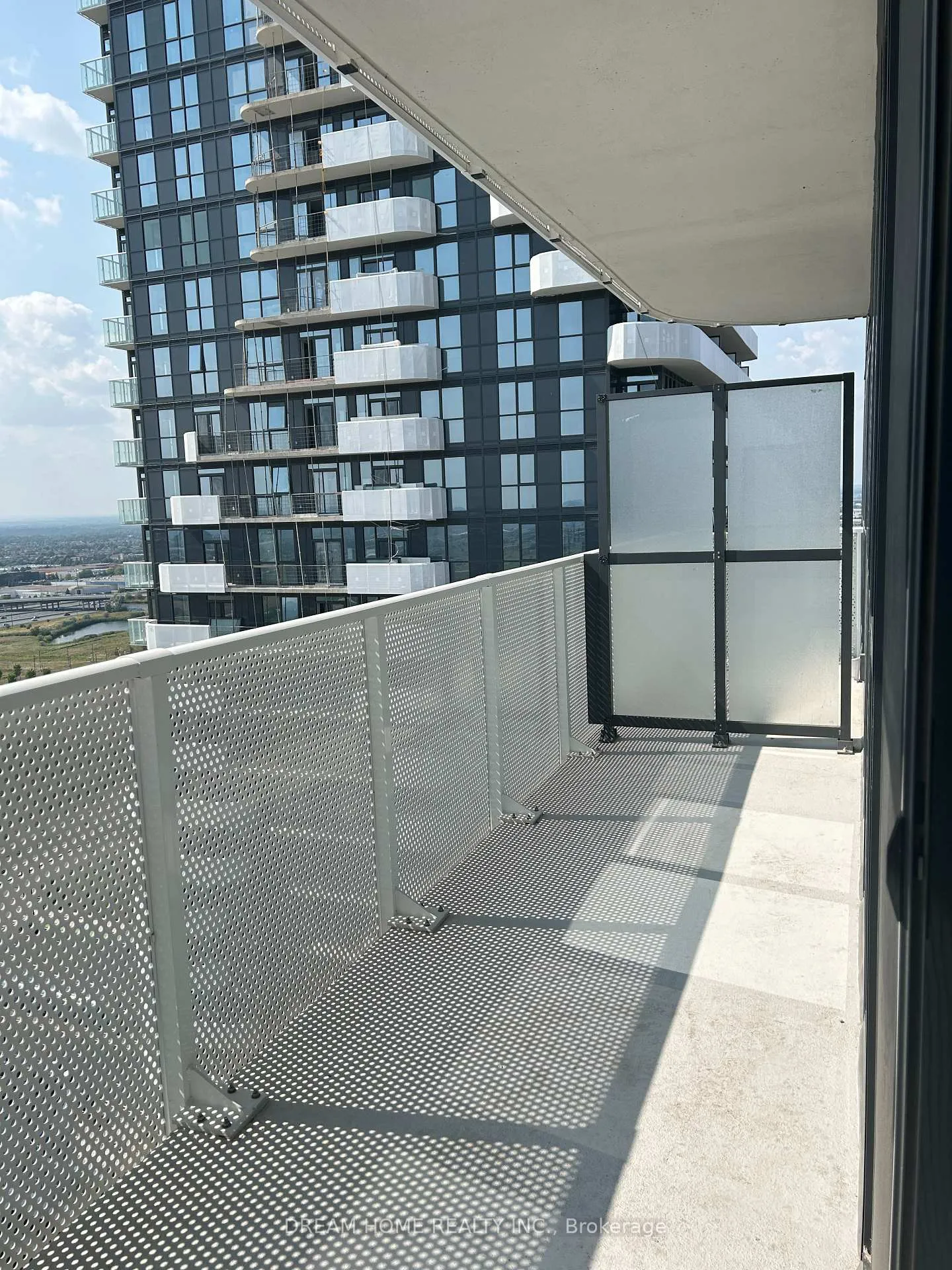 Photo 10 of Unit 2902, 28 Interchange Street, Vaughan, Vaughan Corporate Centre — HOMEH
