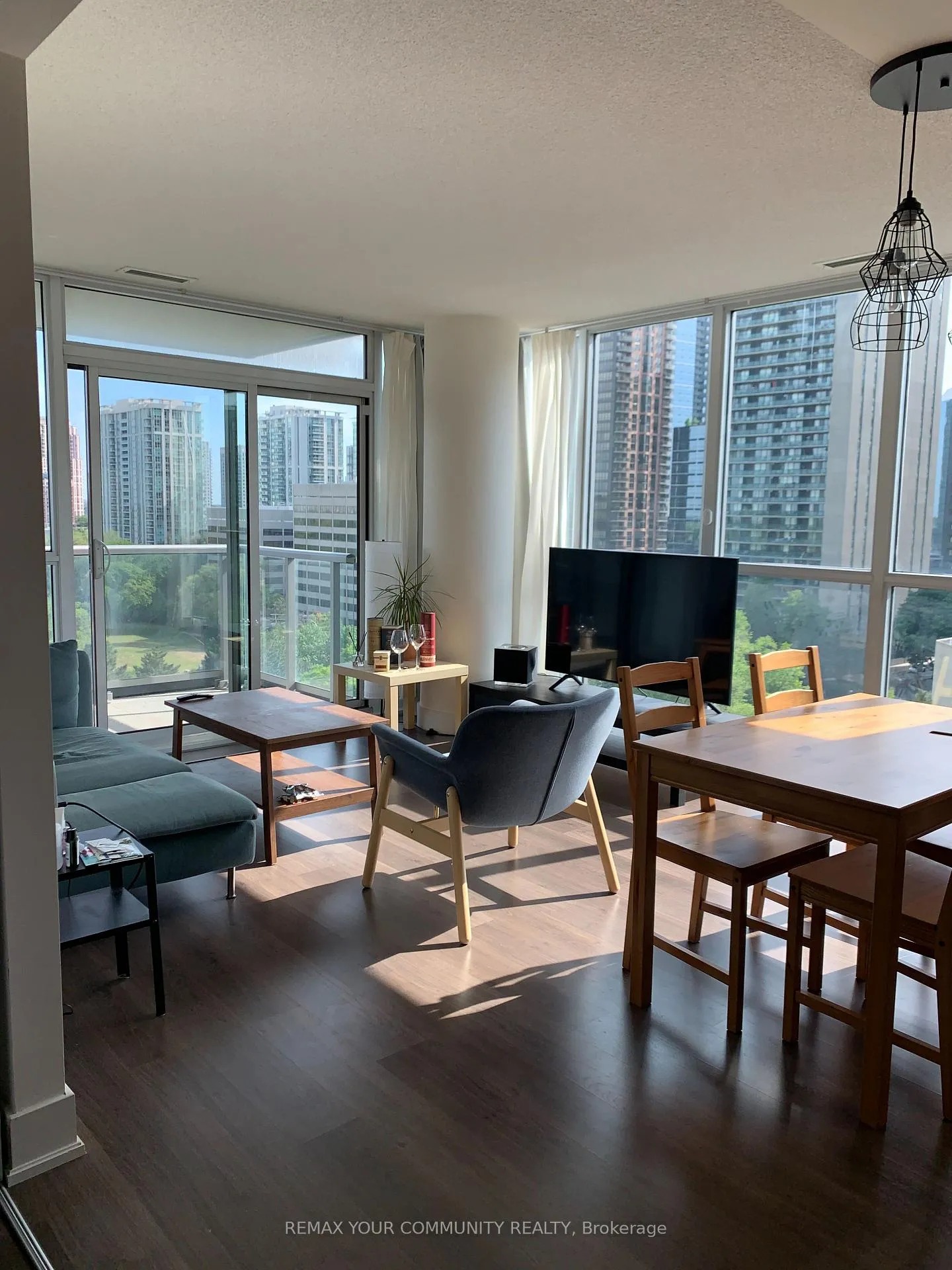 Photo 3 of Unit 1105, 88 Sheppard Avenue E, North York, Willowdale East — HOMEH