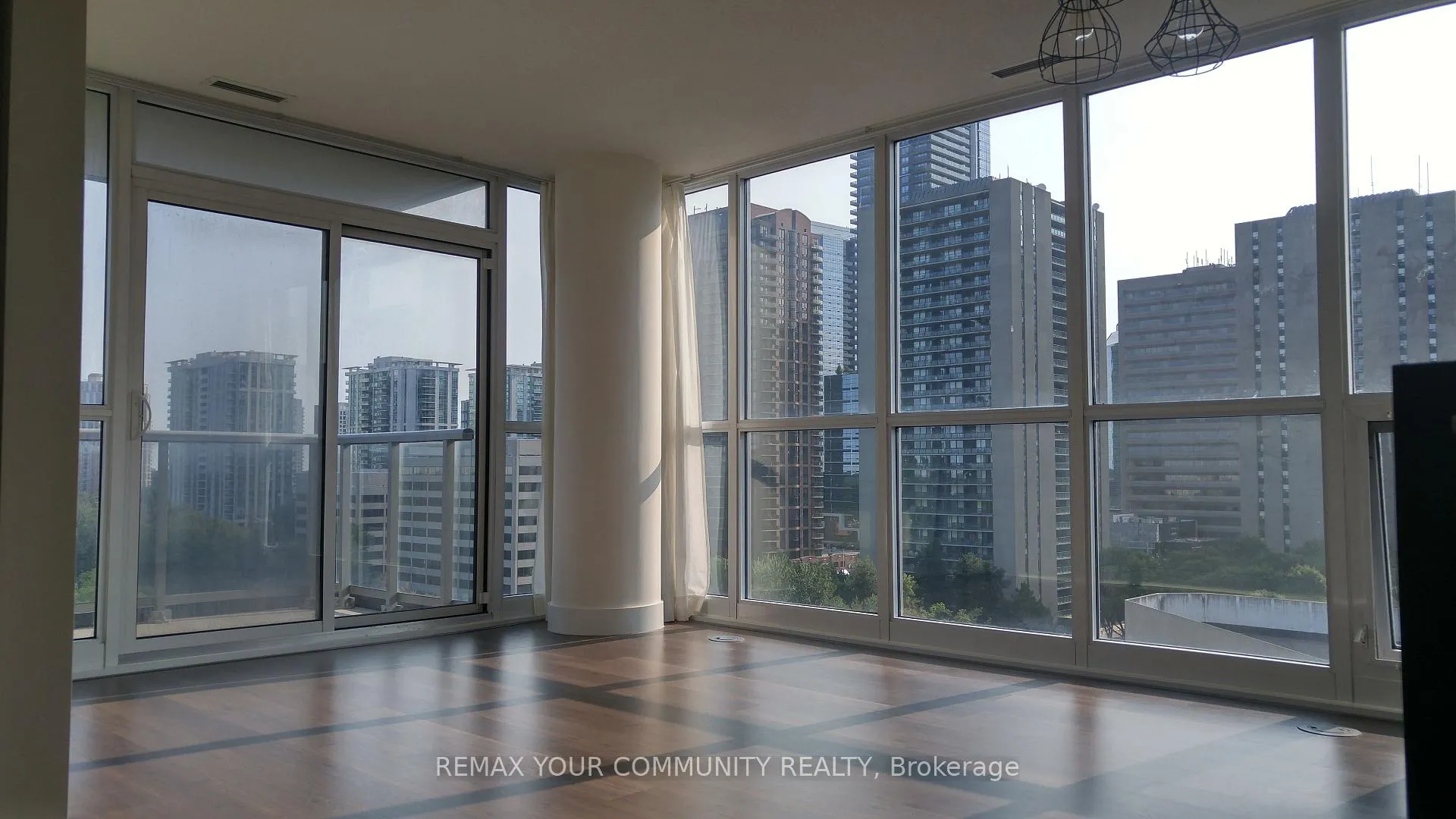Photo 4 of Unit 1105, 88 Sheppard Avenue E, North York, Willowdale East — HOMEH