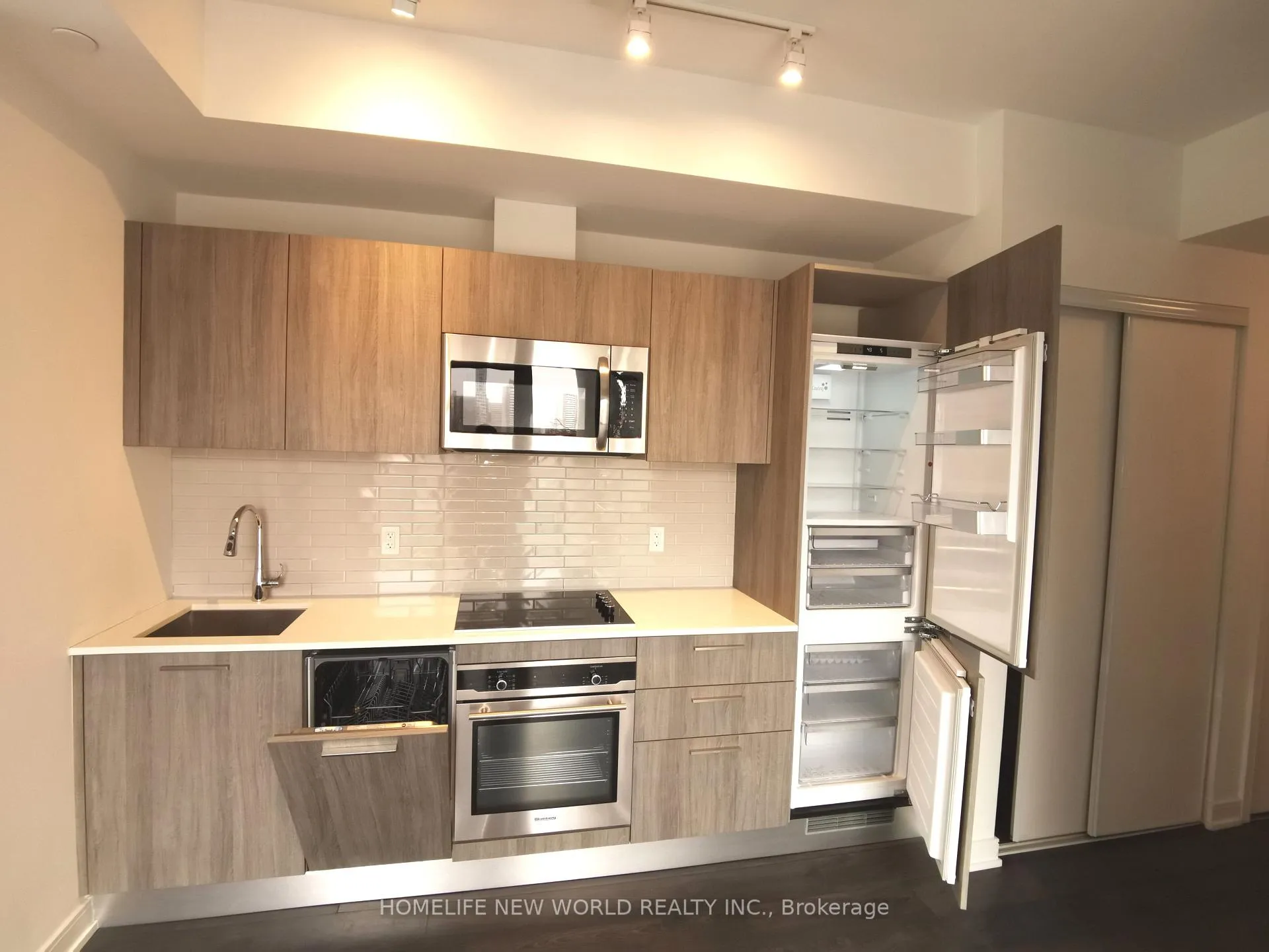 Photo 8 of Unit 516, 3 Gloucester Street, Toronto, Church-Yonge Corridor — HOMEH