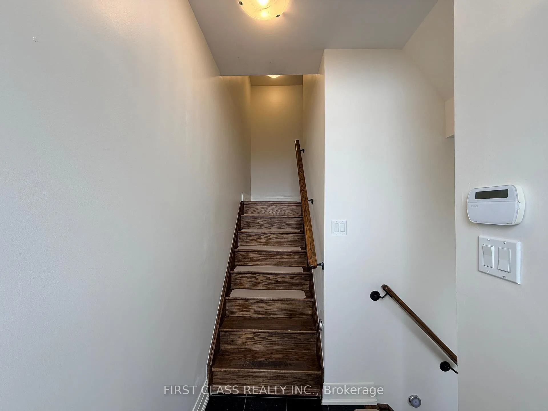 Photo 2 of 24 Teasel Way, Markham, Unionville — HOMEH