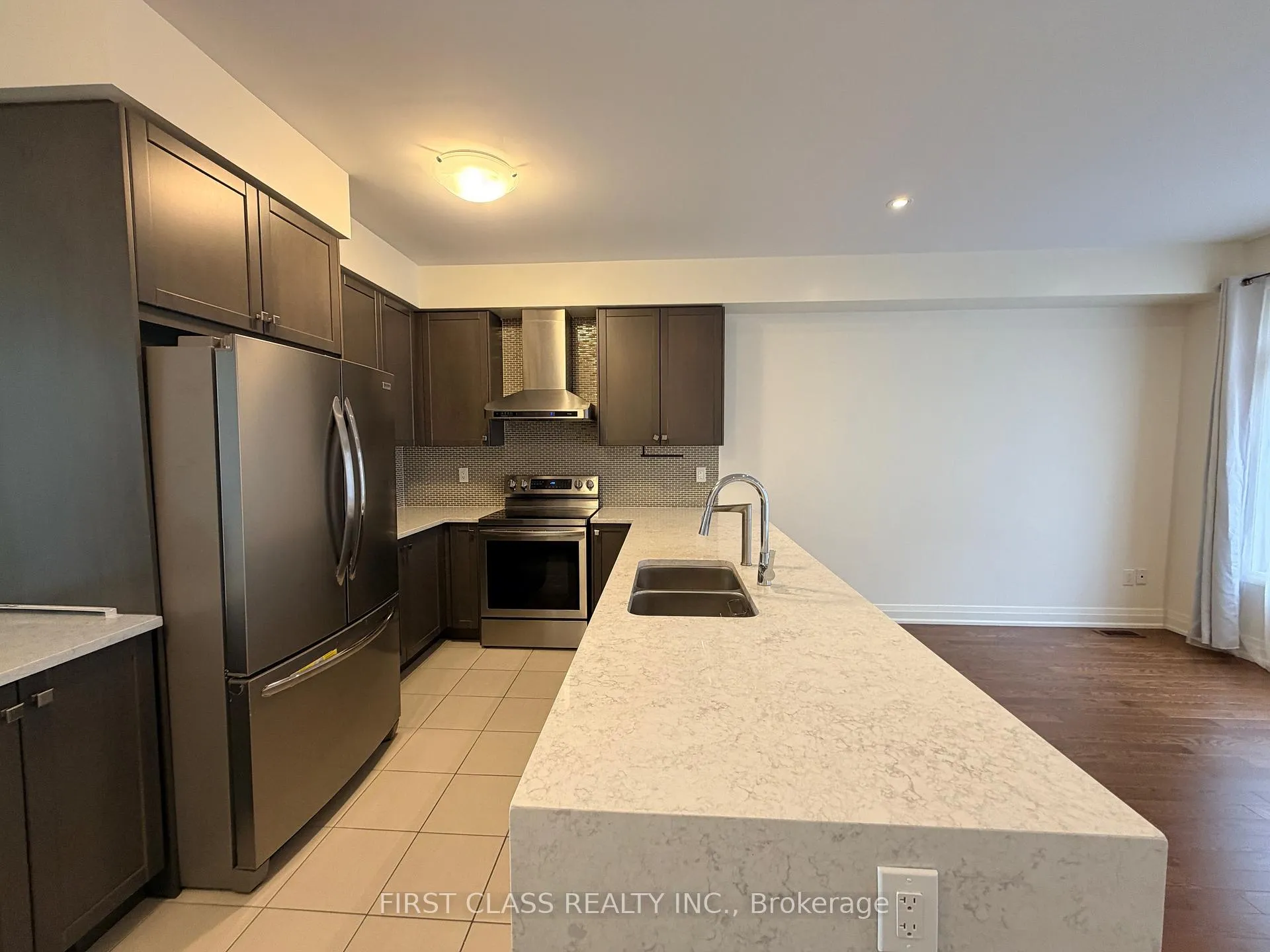 Photo 4 of 24 Teasel Way, Markham, Unionville — HOMEH