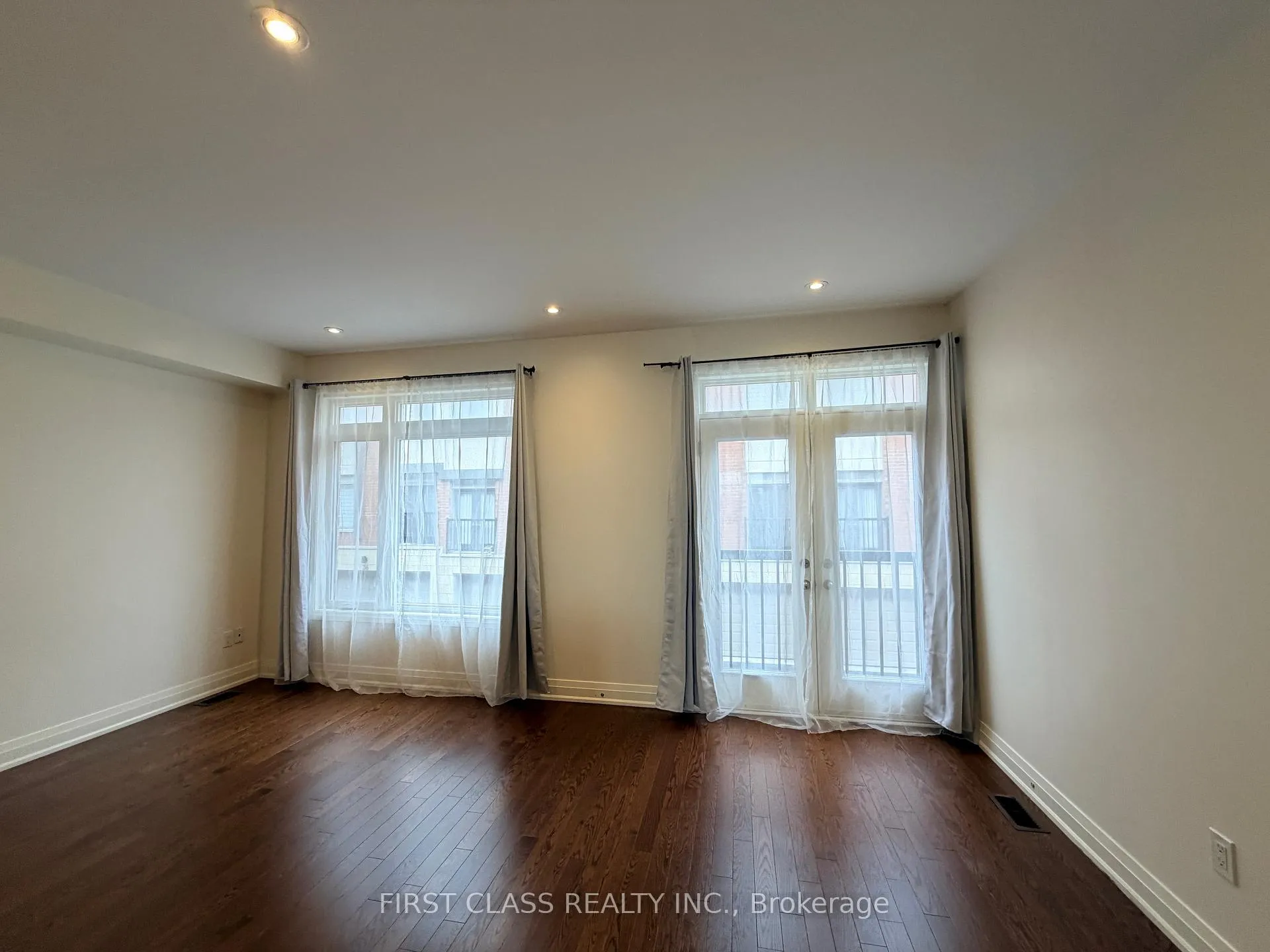 Photo 5 of 24 Teasel Way, Markham, Unionville — HOMEH