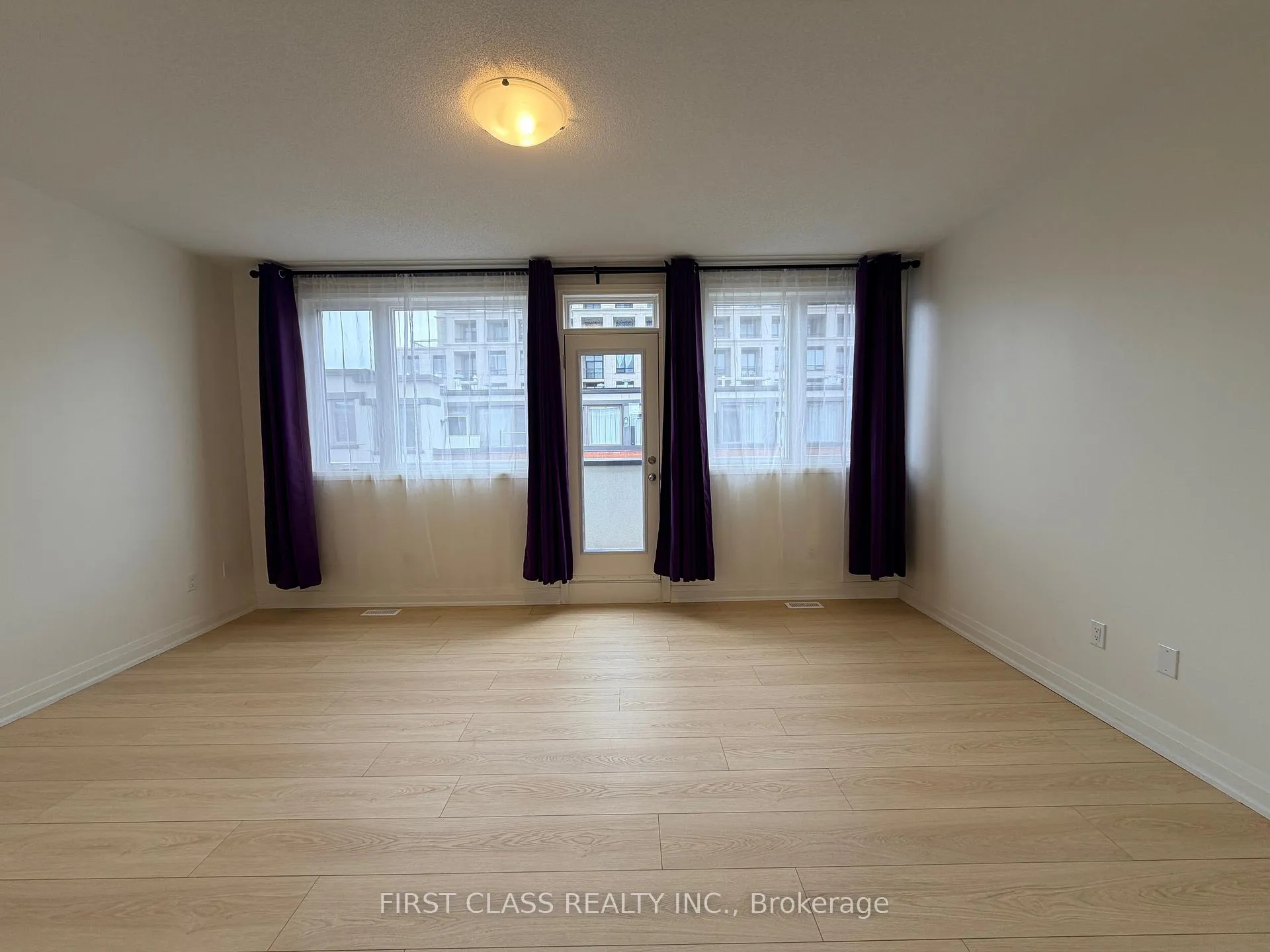Photo 9 of 24 Teasel Way, Markham, Unionville — HOMEH
