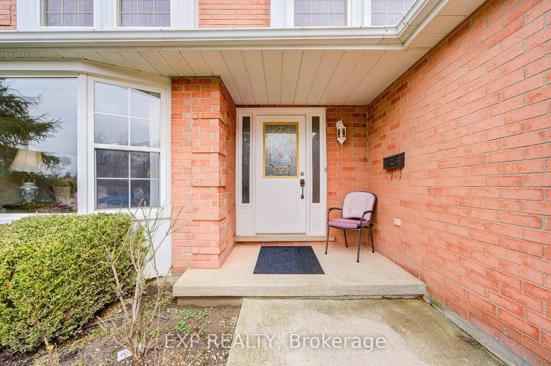 Photo 2 of 207 Stoke Drive, Kitchener — HOMEH