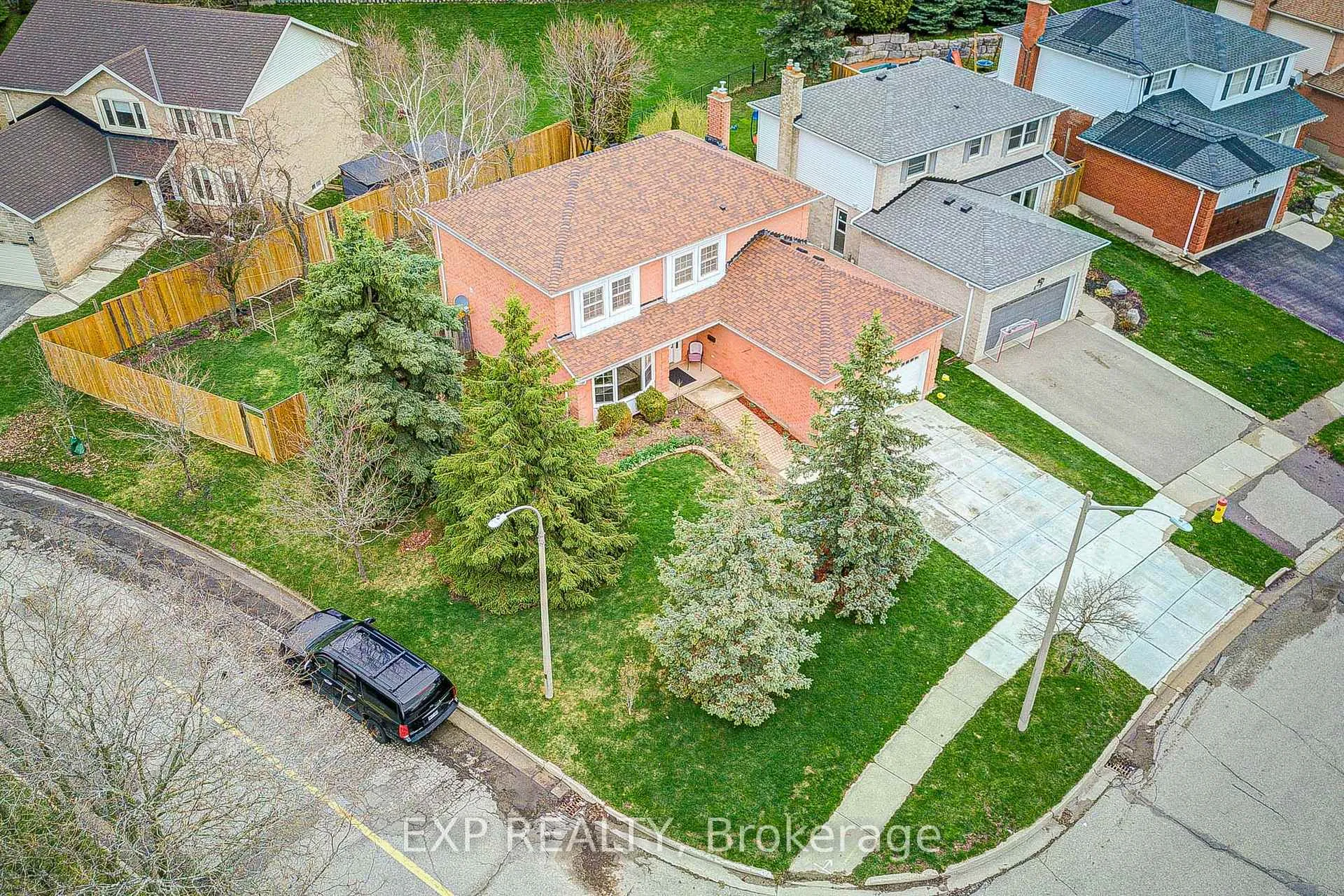 Photo 4 of 207 Stoke Drive, Kitchener — HOMEH