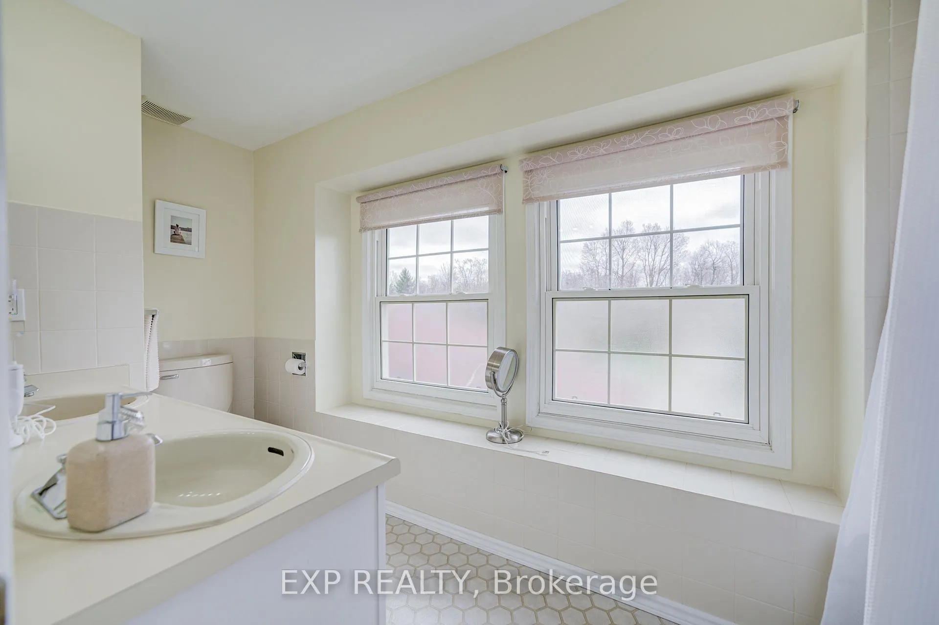 Photo 27 of 207 Stoke Drive, Kitchener — HOMEH
