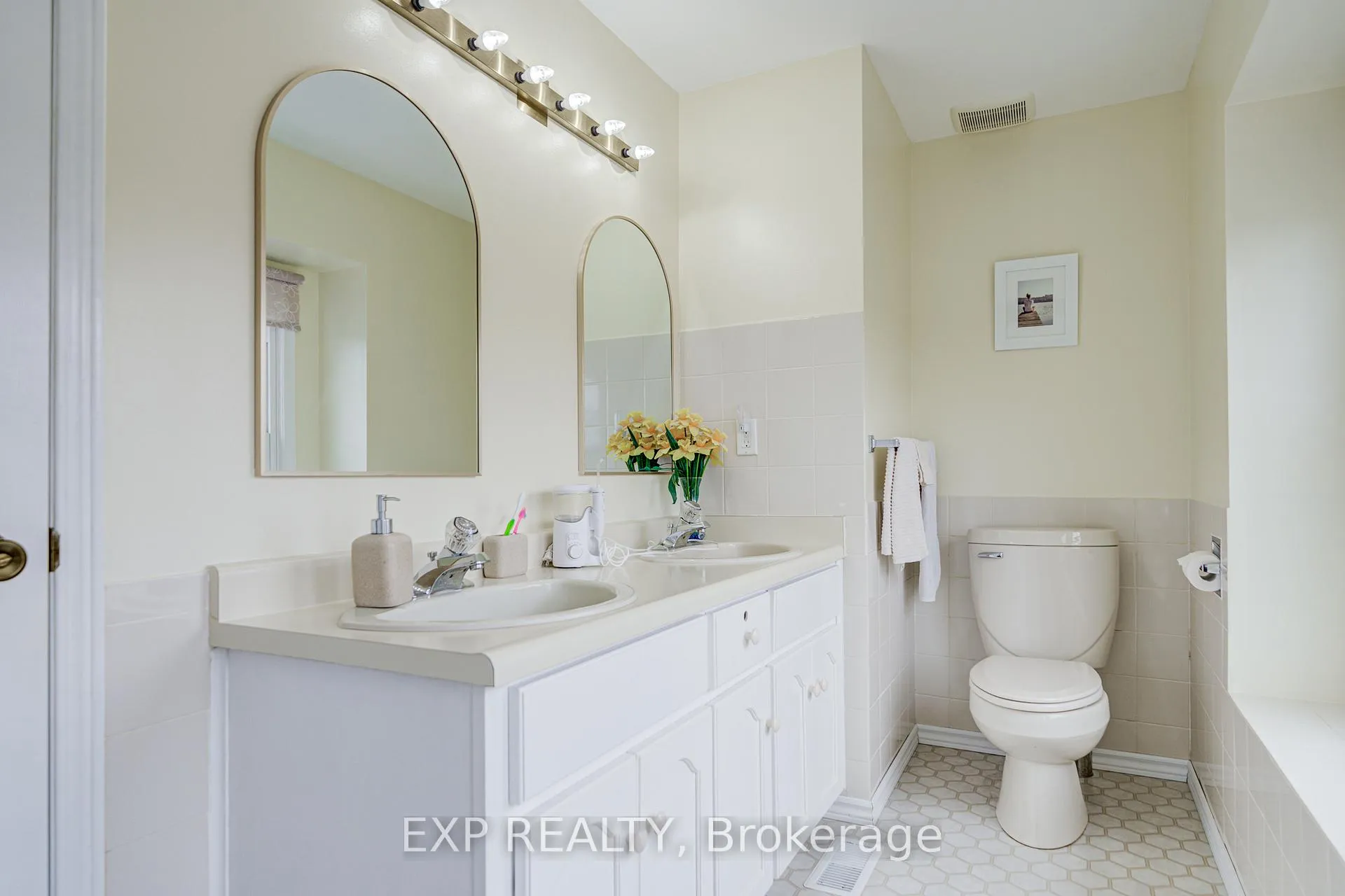 Photo 28 of 207 Stoke Drive, Kitchener — HOMEH