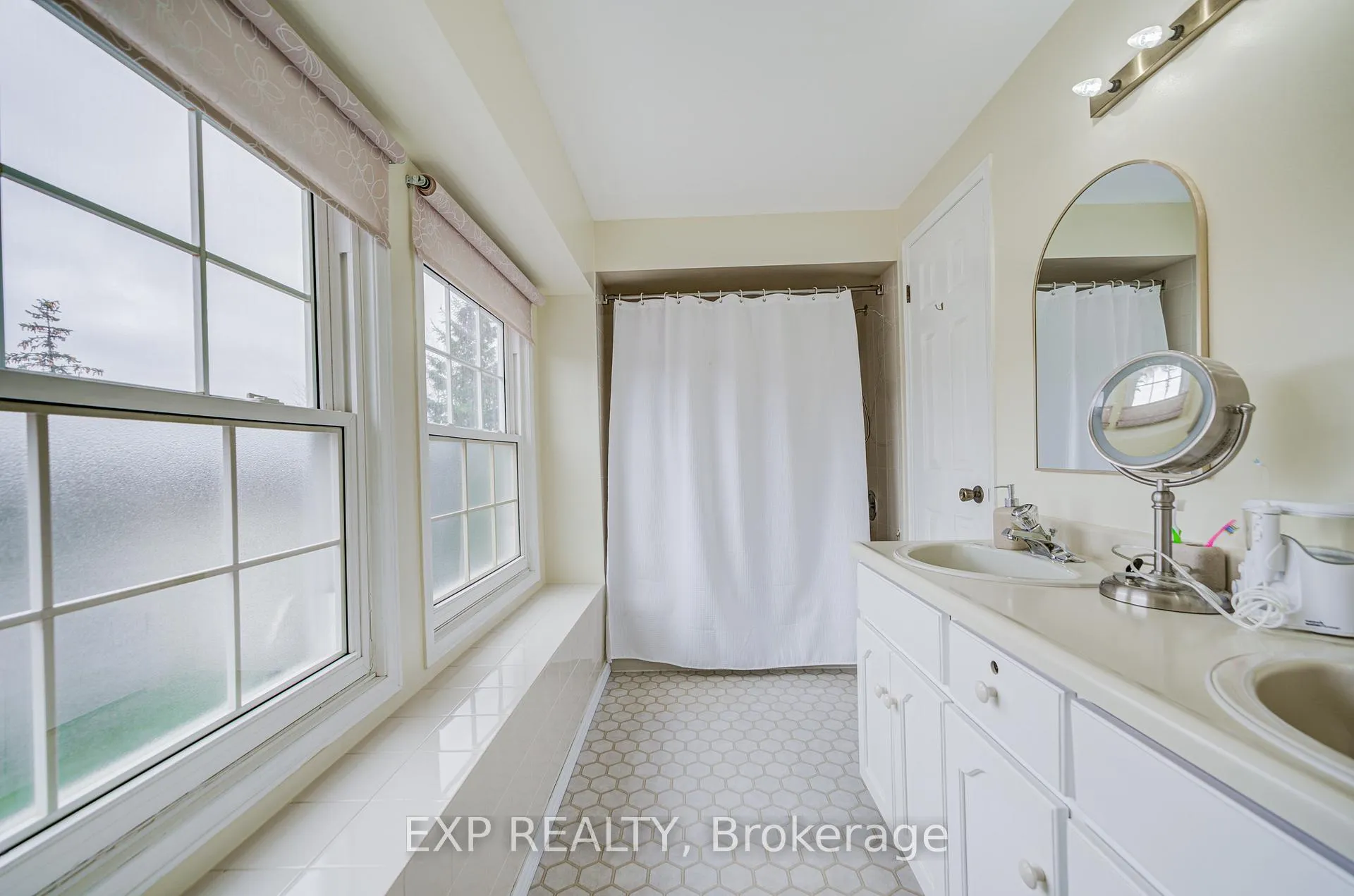 Photo 29 of 207 Stoke Drive, Kitchener — HOMEH