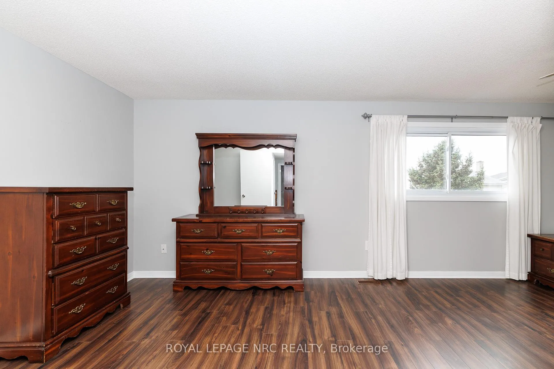 Photo 32 of 30 Baxter Crescent, Thorold, Confederation Heights — HOMEH