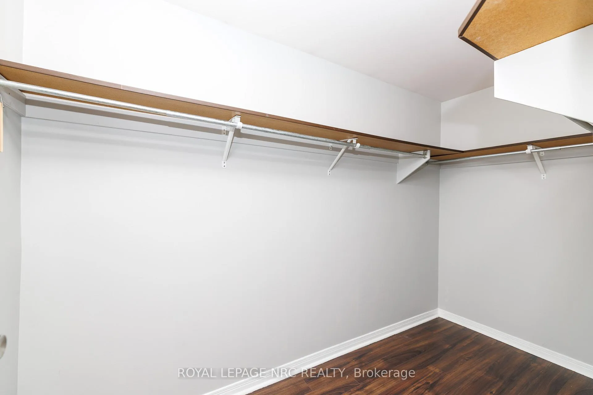 Photo 36 of 30 Baxter Crescent, Thorold, Confederation Heights — HOMEH