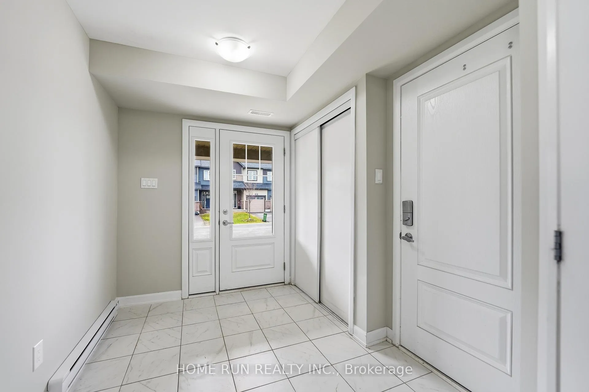 Photo 3 of 60 Teelin Circle, Ottawa, Barrhaven - Half Moon Bay — HOMEH