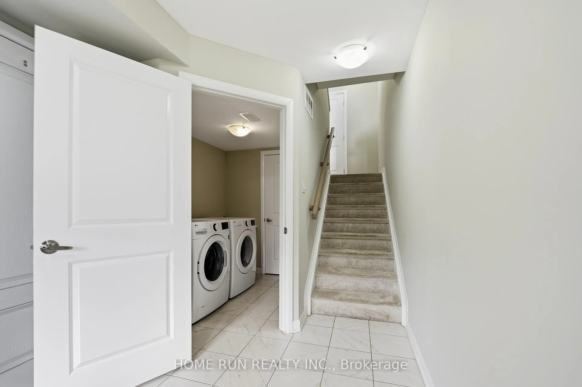 Photo 4 of 60 Teelin Circle, Ottawa, Barrhaven - Half Moon Bay — HOMEH