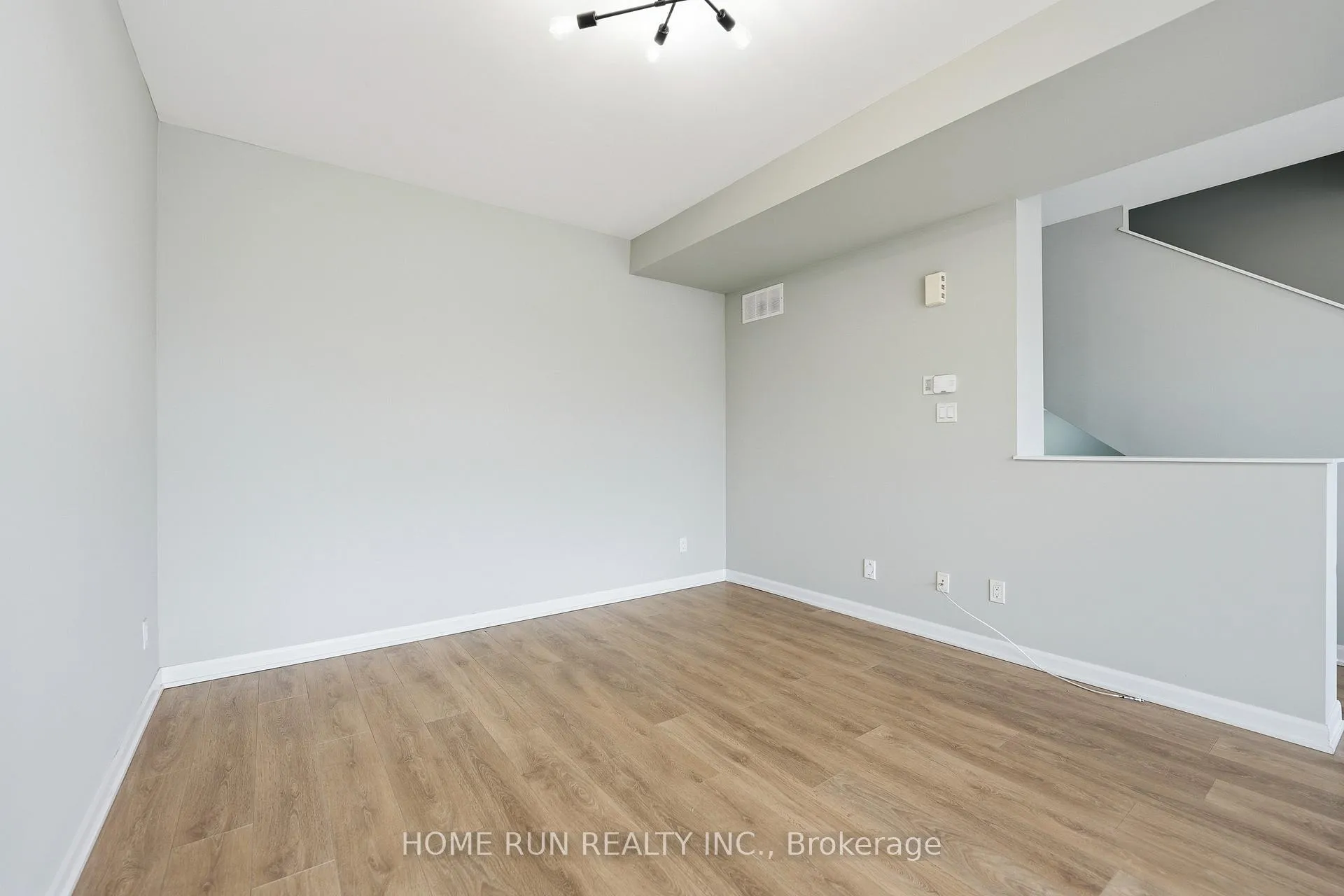 Photo 8 of 60 Teelin Circle, Ottawa, Barrhaven - Half Moon Bay — HOMEH