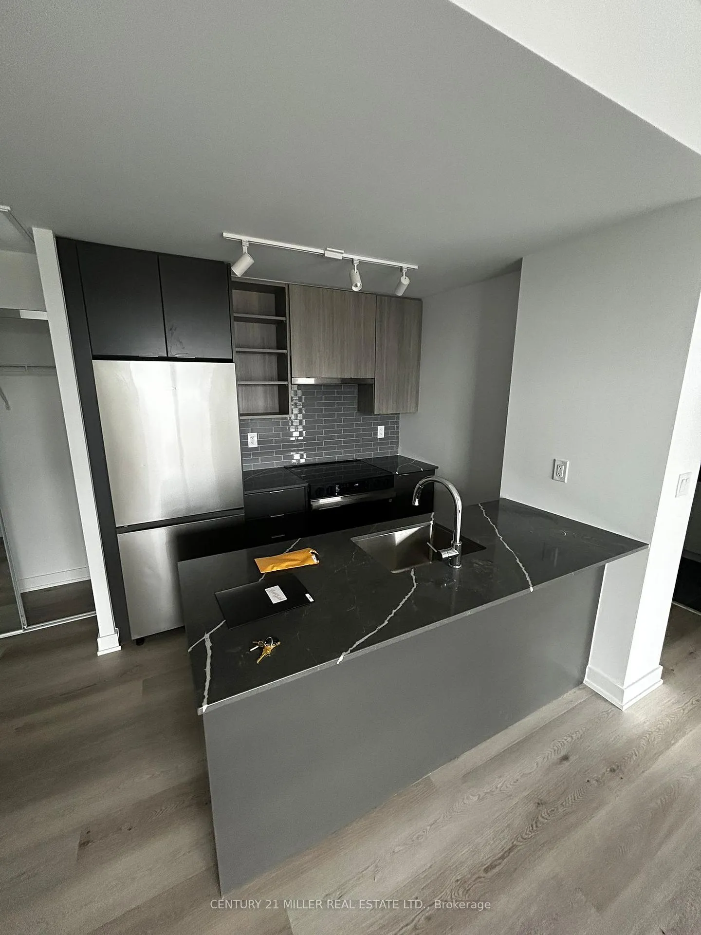 Photo 4 of Unit 701, 2075 Lakeshore Road, Burlington, Brant — HOMEH