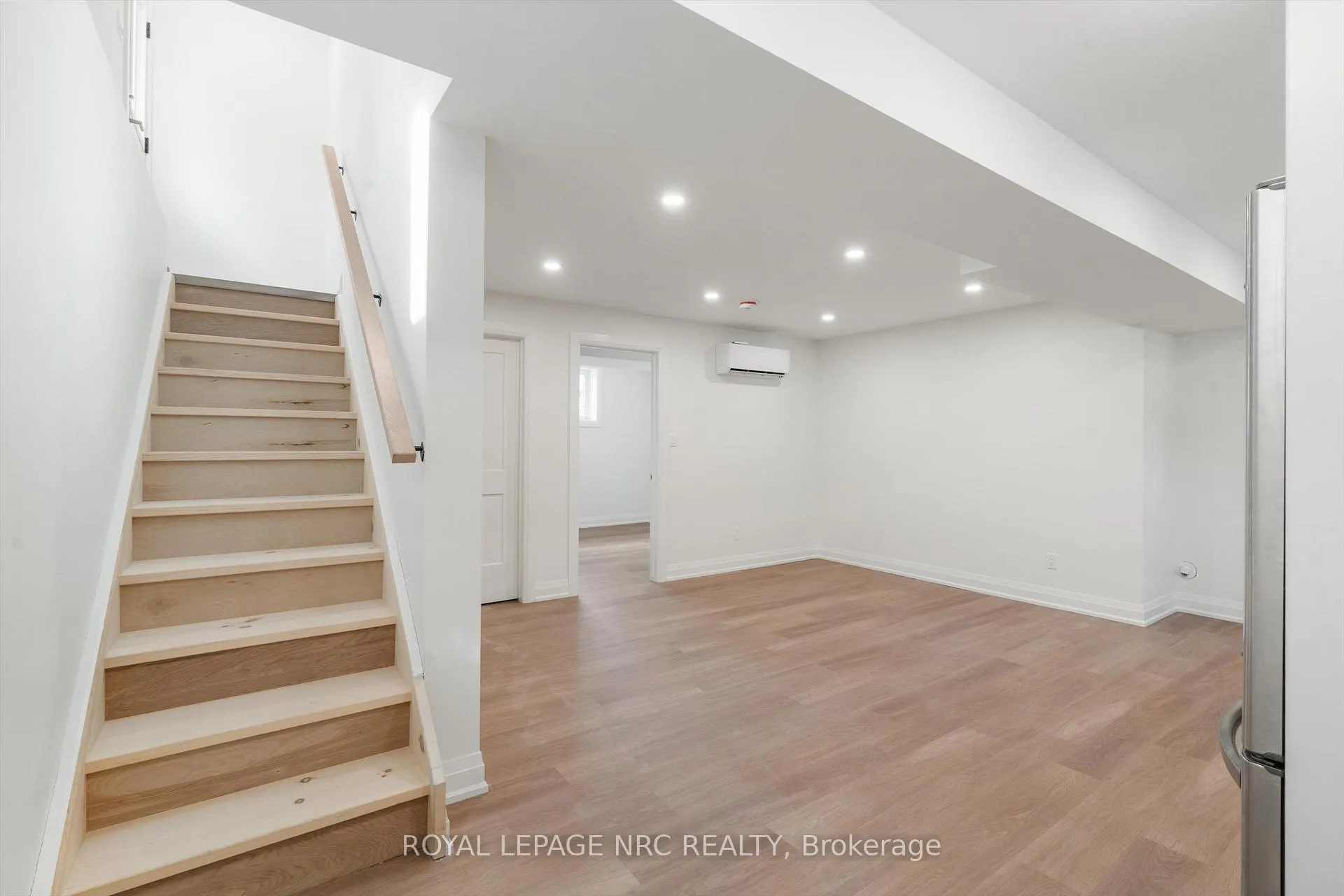 Photo 5 of Unit 2 (LOWER), 7615 Mulhern Road, Niagara Falls, Ascot — HOMEH