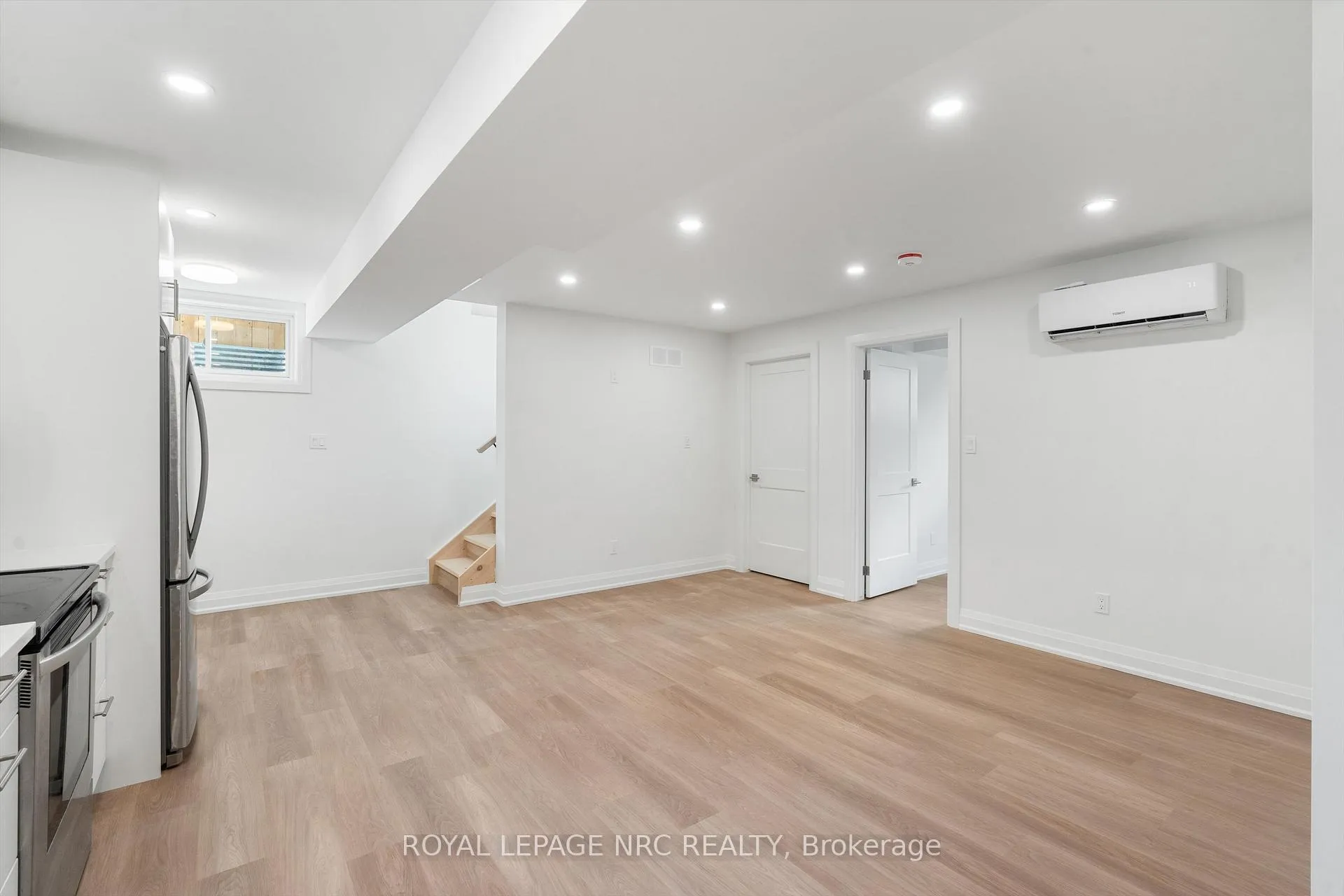 Photo 6 of Unit 2 (LOWER), 7615 Mulhern Road, Niagara Falls, Ascot — HOMEH