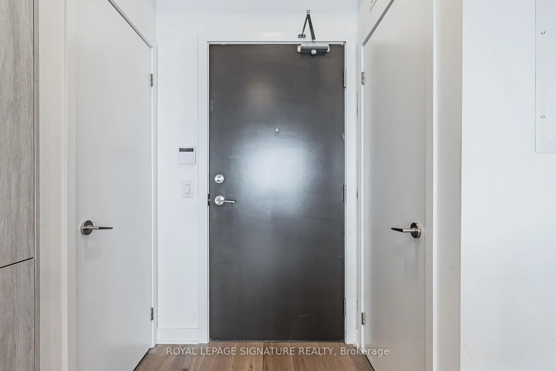 Photo 2 of Unit 1101, 60 Honeycrisp Crescent, Vaughan, Vaughan Corporate Centre — HOMEH