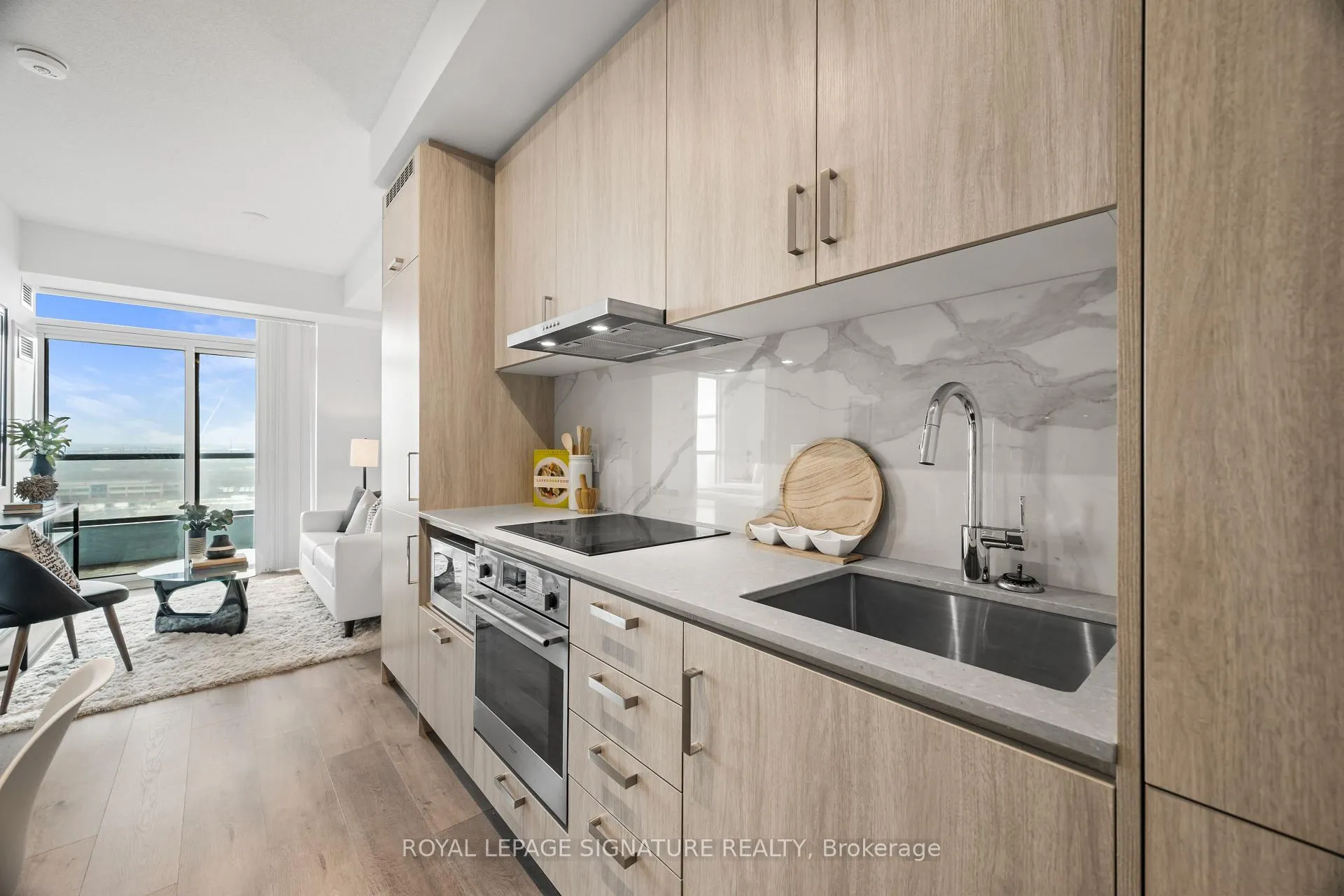 Photo 6 of Unit 1101, 60 Honeycrisp Crescent, Vaughan, Vaughan Corporate Centre — HOMEH