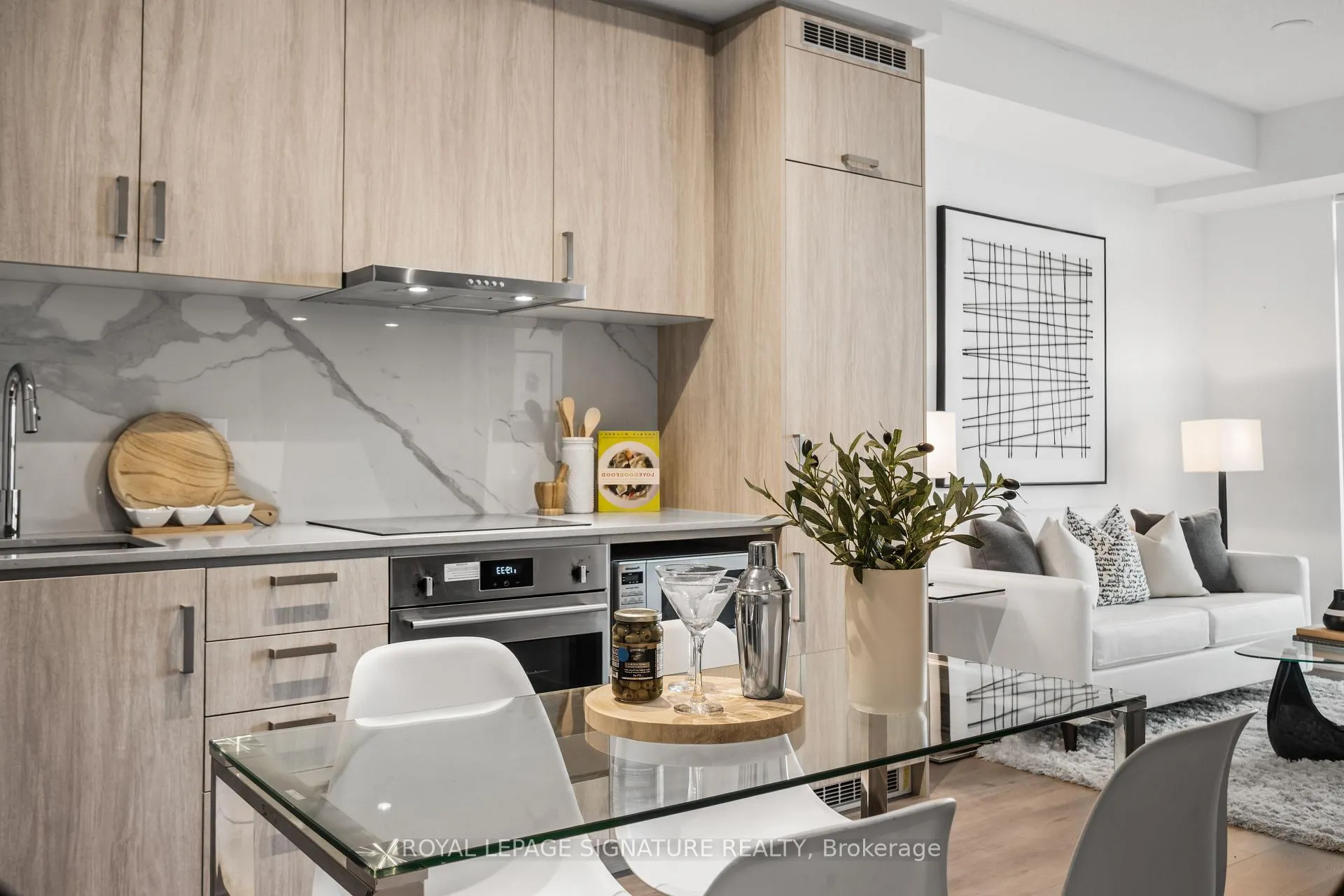 Photo 8 of Unit 1101, 60 Honeycrisp Crescent, Vaughan, Vaughan Corporate Centre — HOMEH