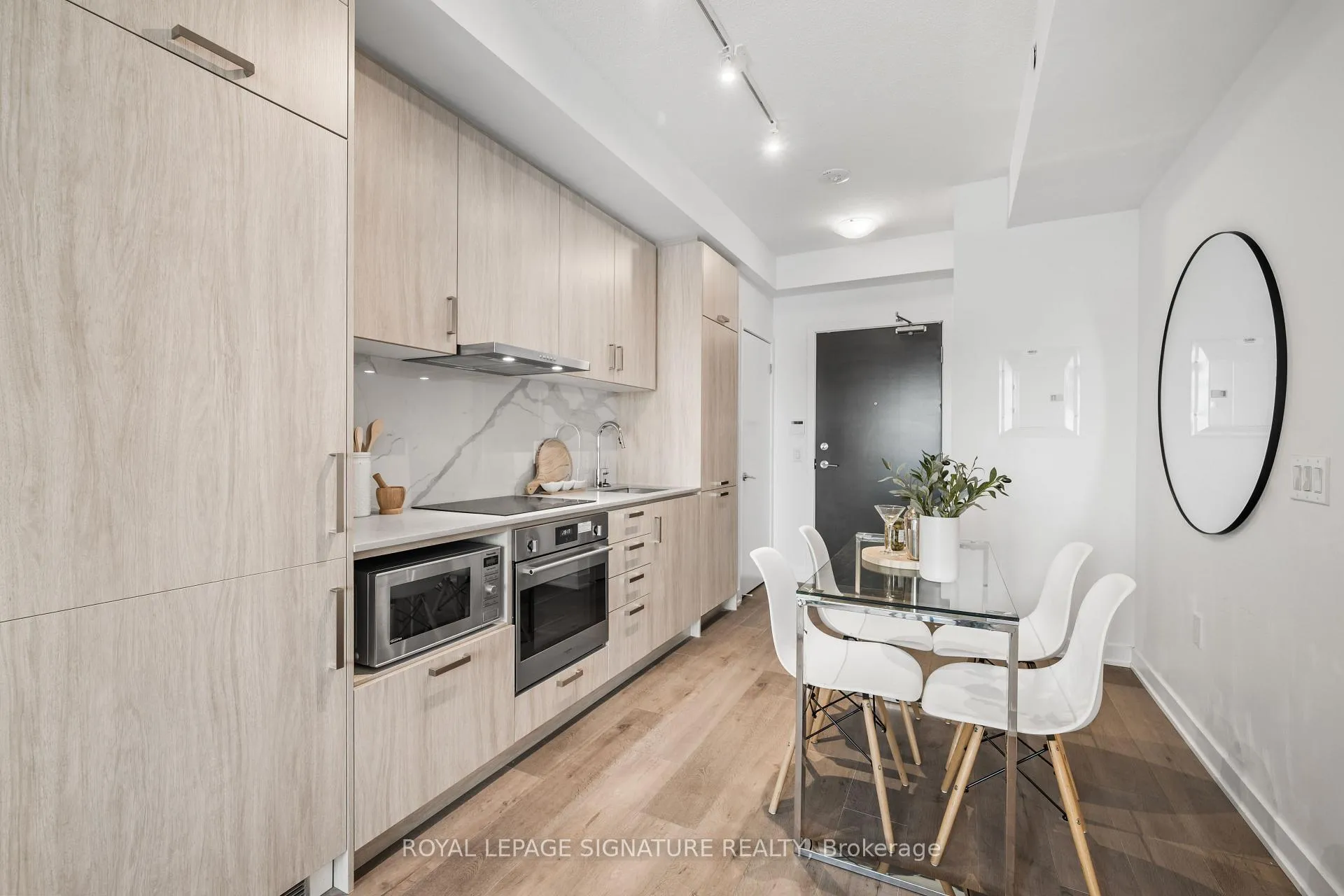 Photo 11 of Unit 1101, 60 Honeycrisp Crescent, Vaughan, Vaughan Corporate Centre — HOMEH
