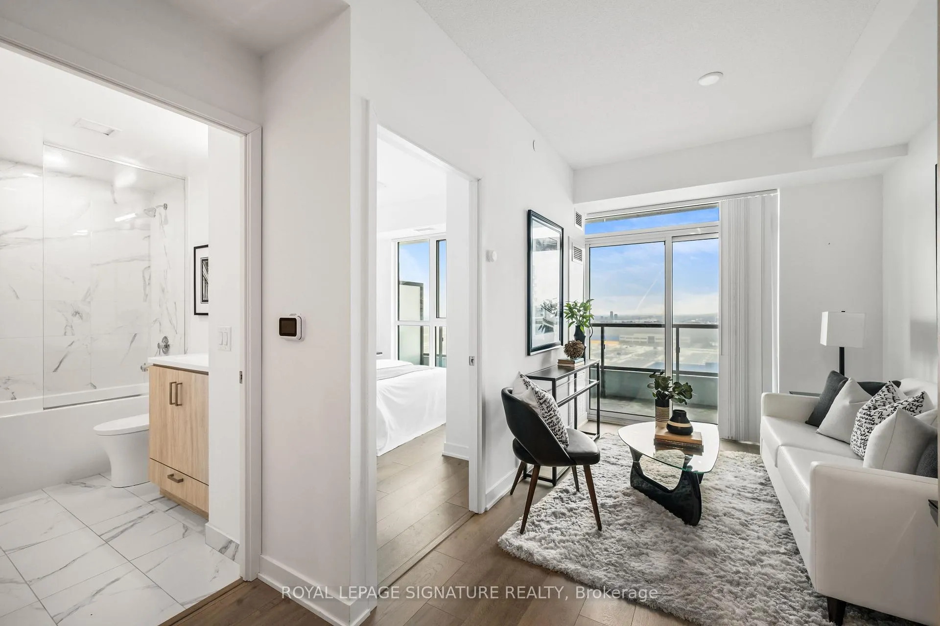 Photo 12 of Unit 1101, 60 Honeycrisp Crescent, Vaughan, Vaughan Corporate Centre — HOMEH