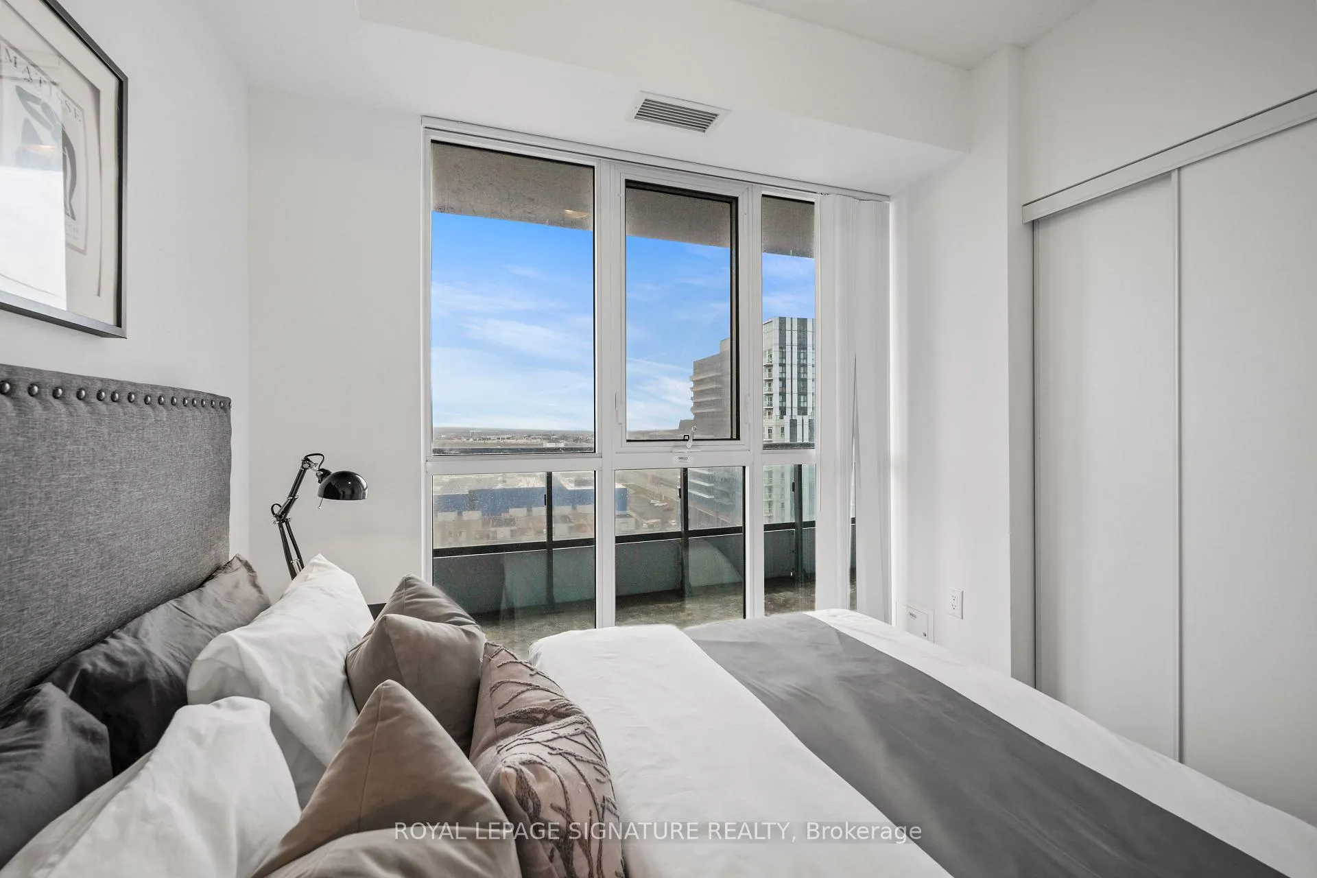 Photo 17 of Unit 1101, 60 Honeycrisp Crescent, Vaughan, Vaughan Corporate Centre — HOMEH