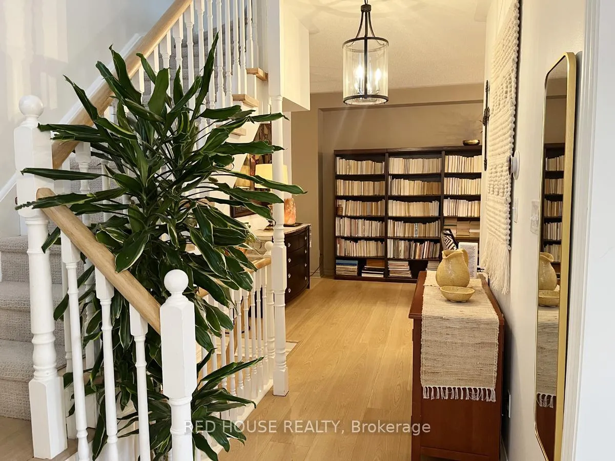 Photo 6 of 12 Naylor Lane, Ajax, South East — HOMEH