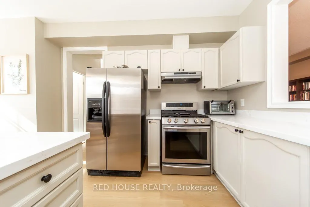 Photo 8 of 12 Naylor Lane, Ajax, South East — HOMEH