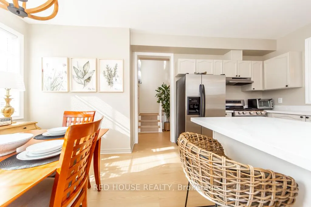 Photo 9 of 12 Naylor Lane, Ajax, South East — HOMEH