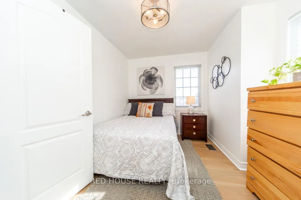 Photo 15 of 12 Naylor Lane, Ajax, South East — HOMEH